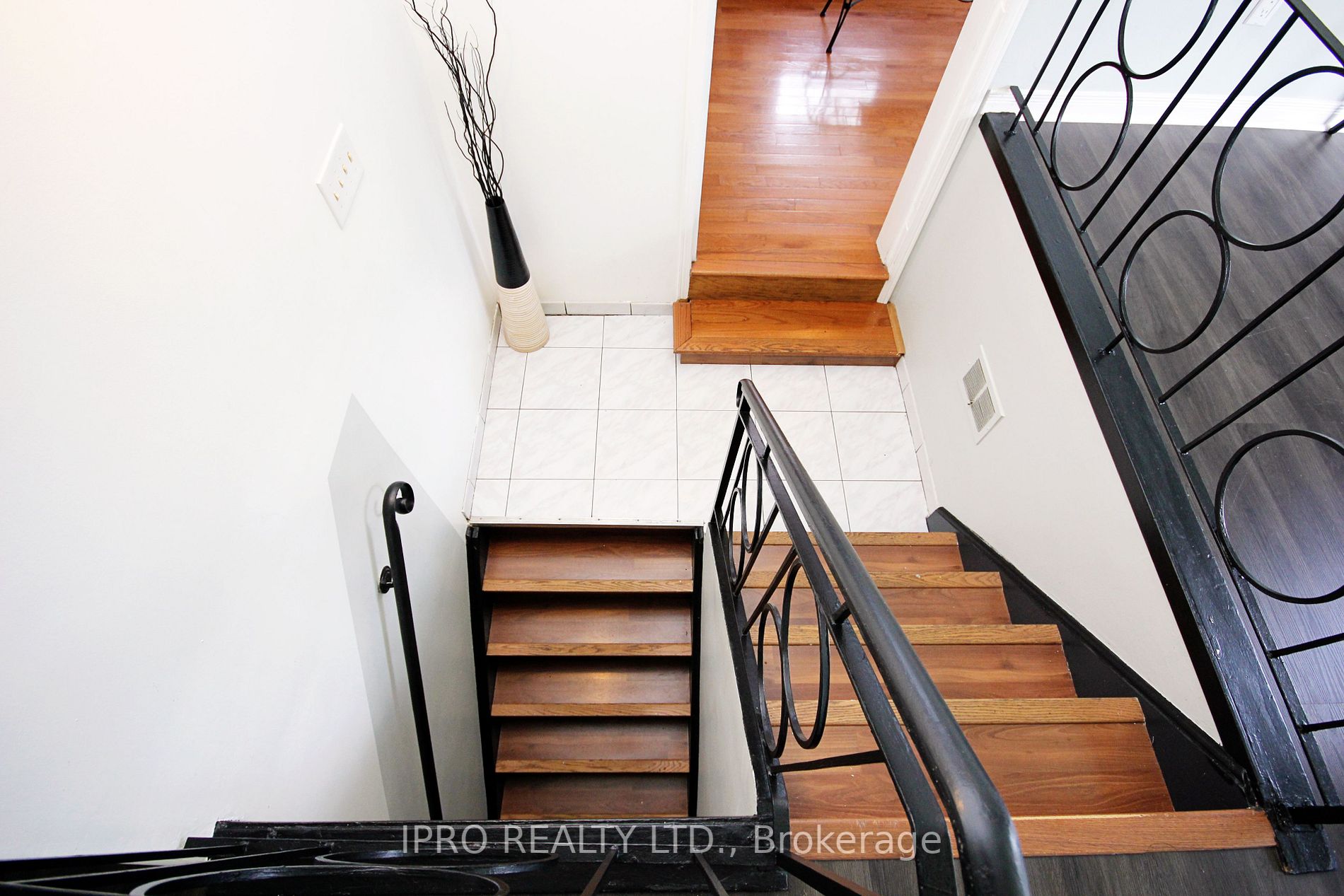 160 Luscombe St
