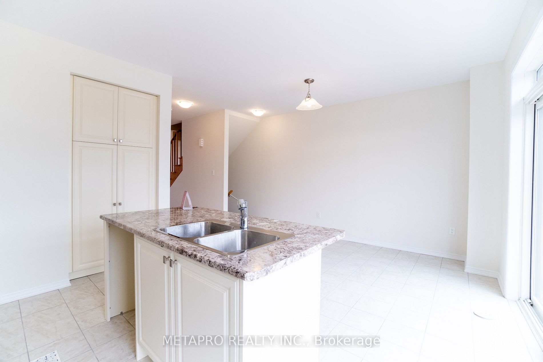 30 Bee Cres