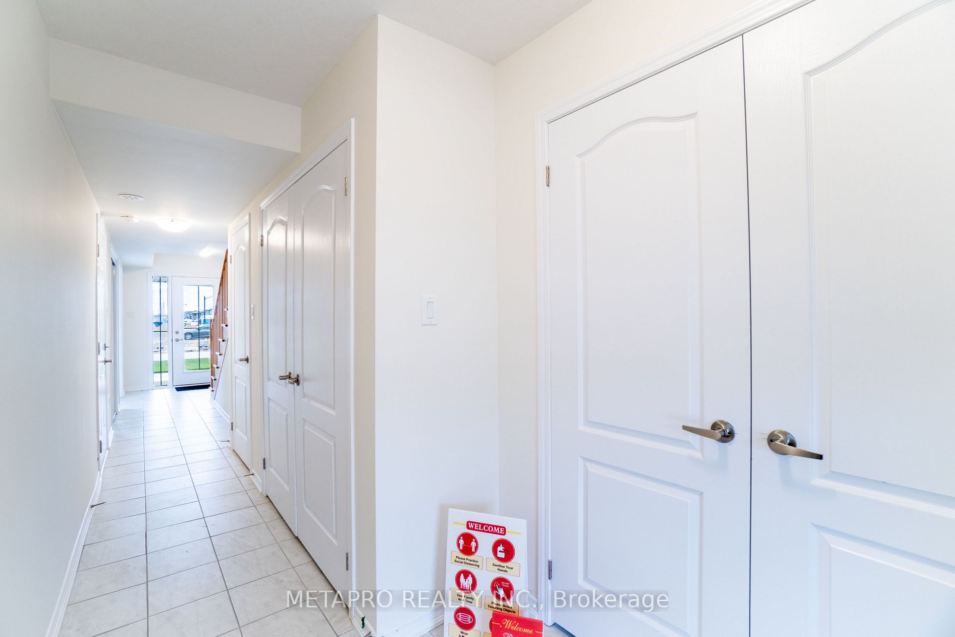30 Bee Cres