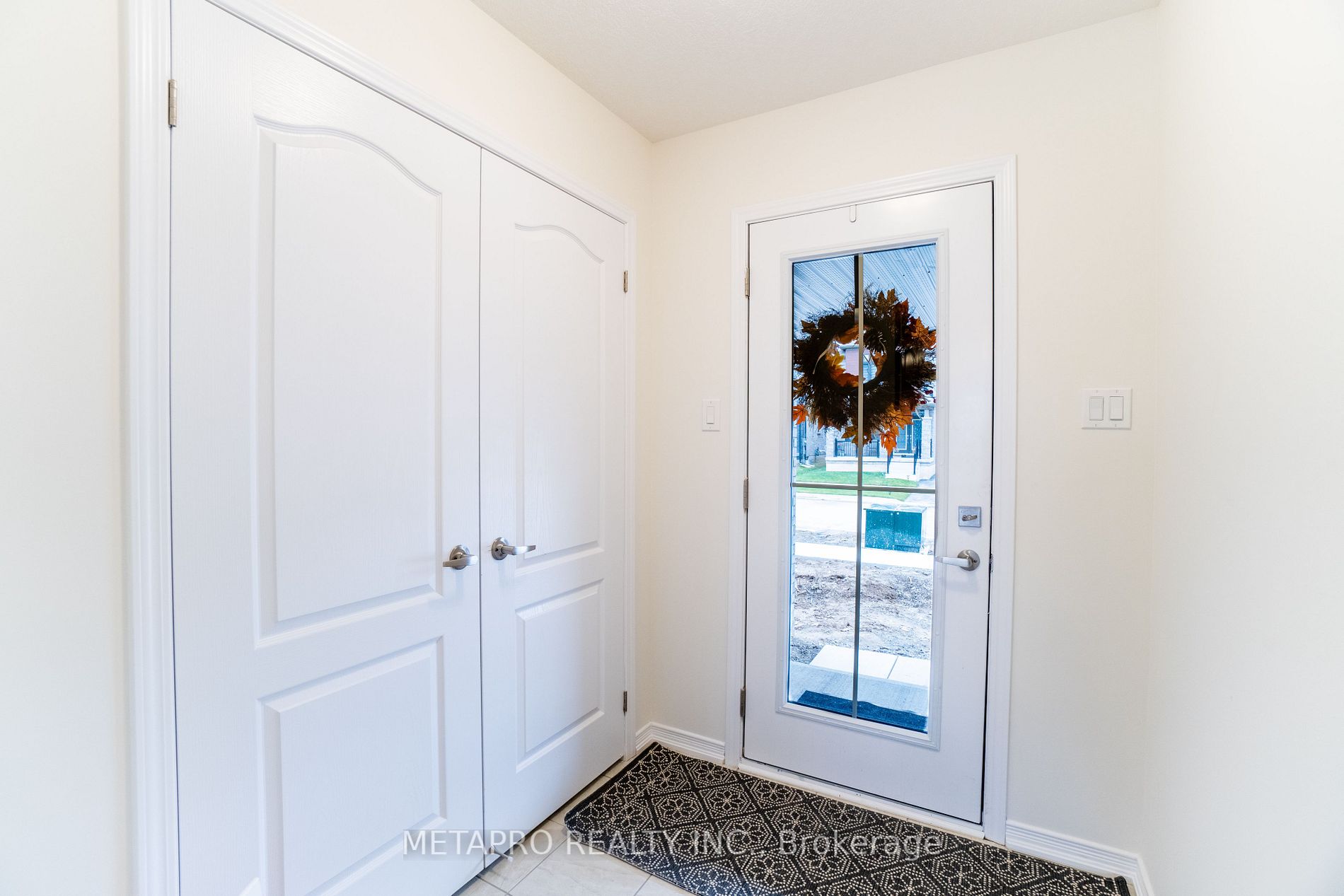 30 Bee Cres