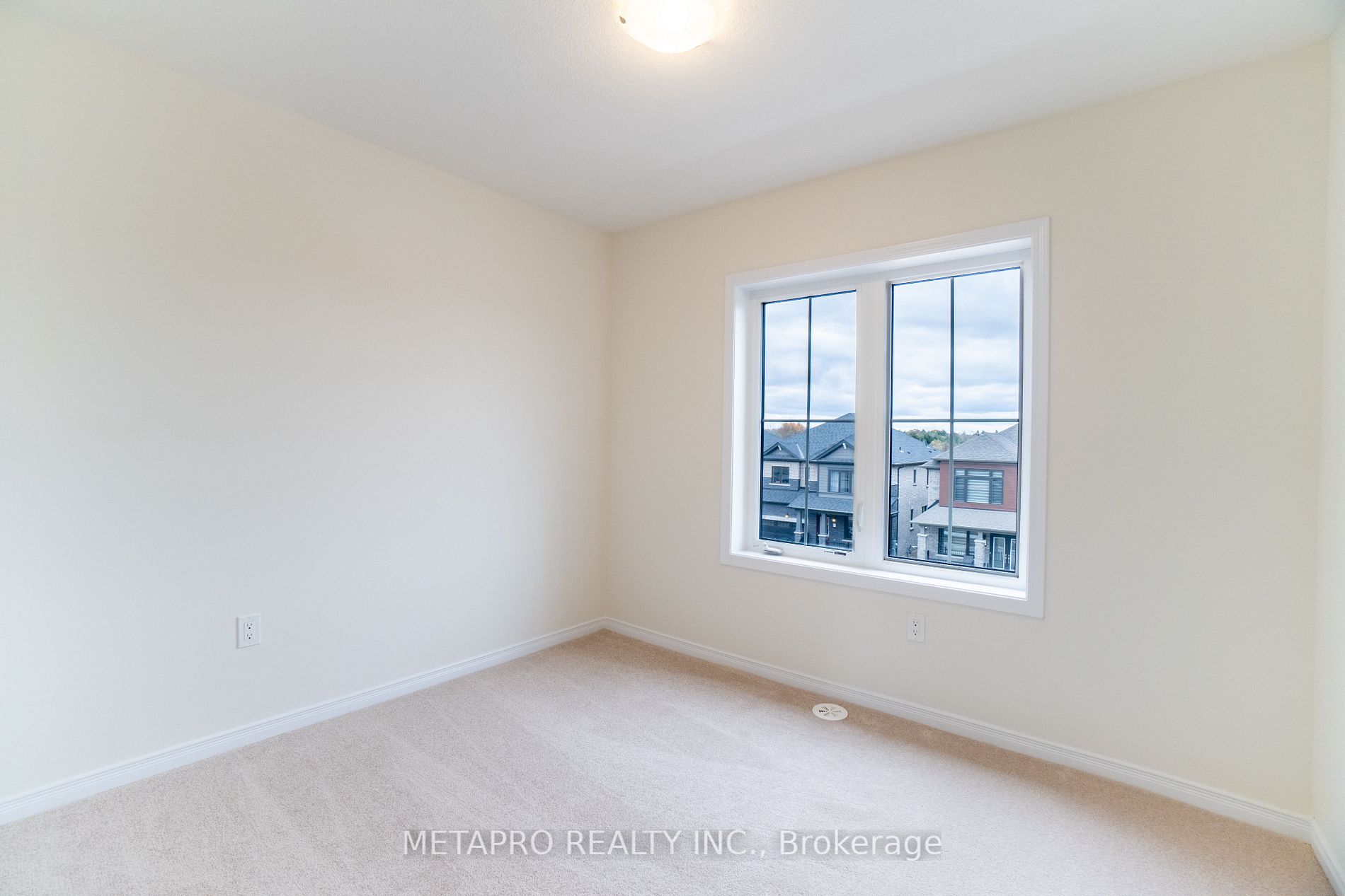30 Bee Cres