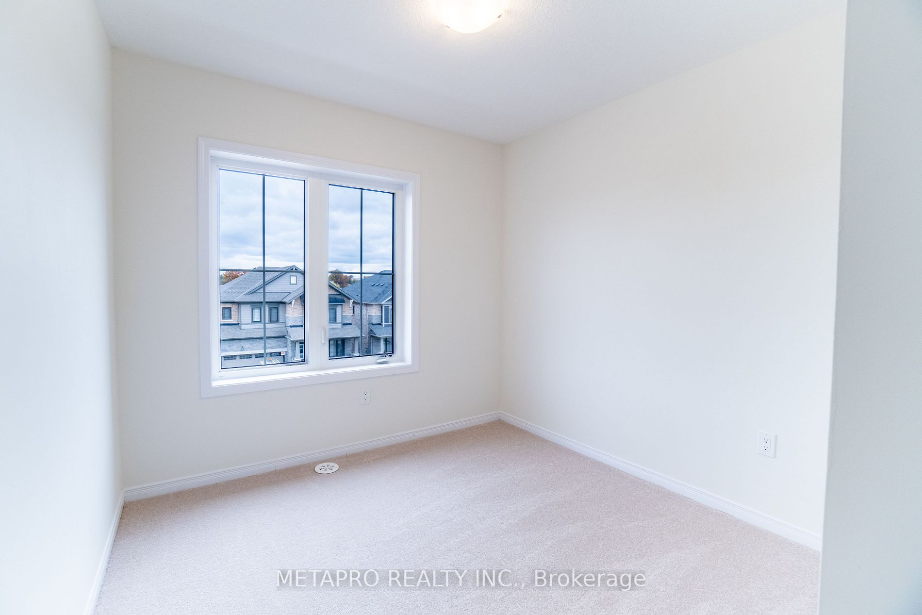 30 Bee Cres