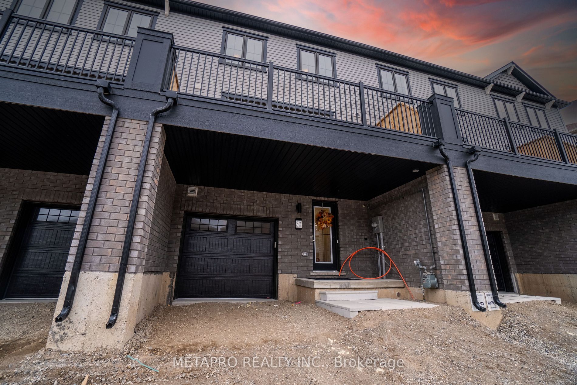 30 Bee Cres