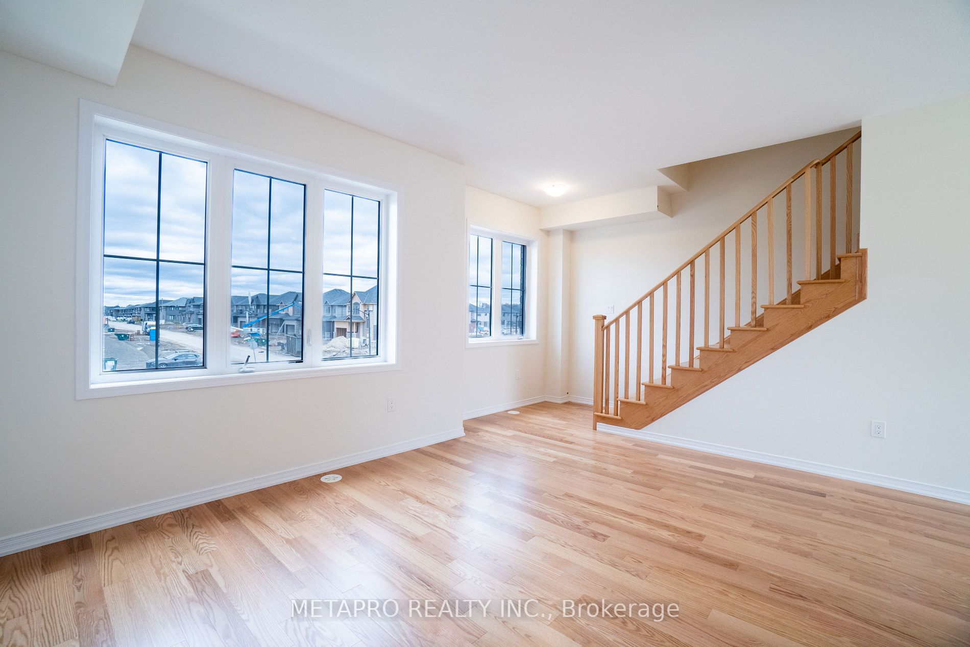 30 Bee Cres