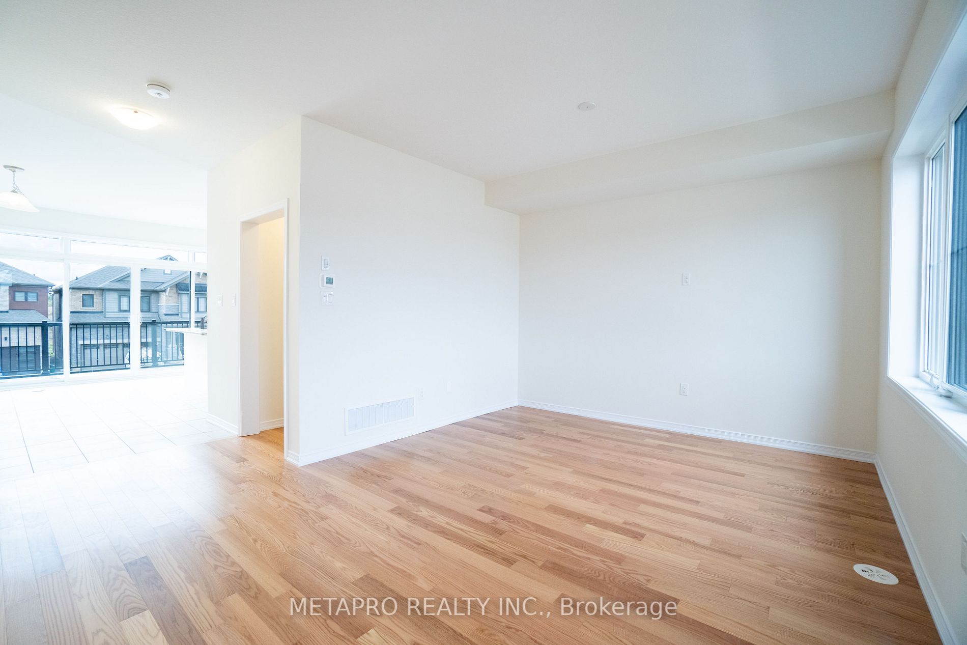 30 Bee Cres