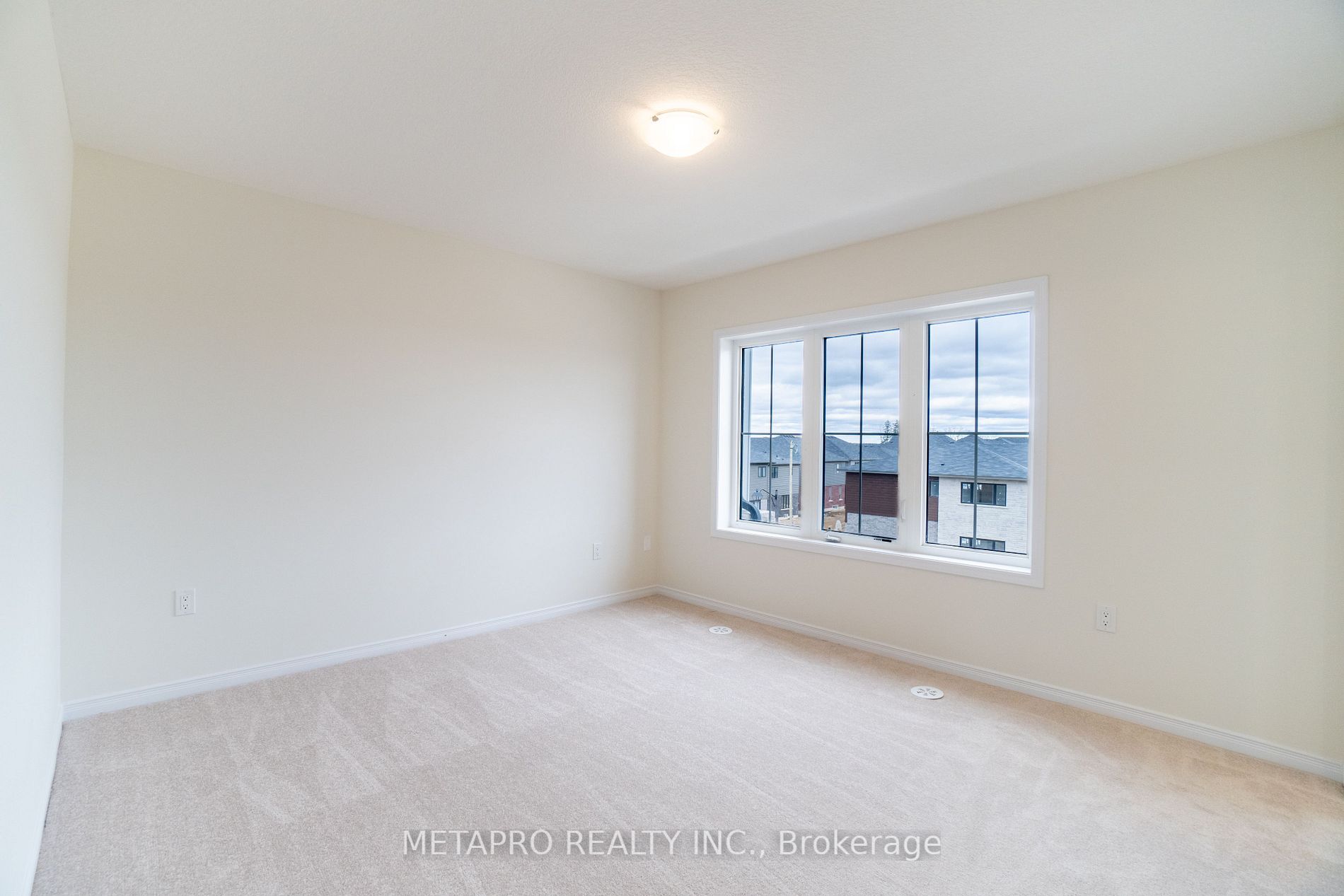 30 Bee Cres