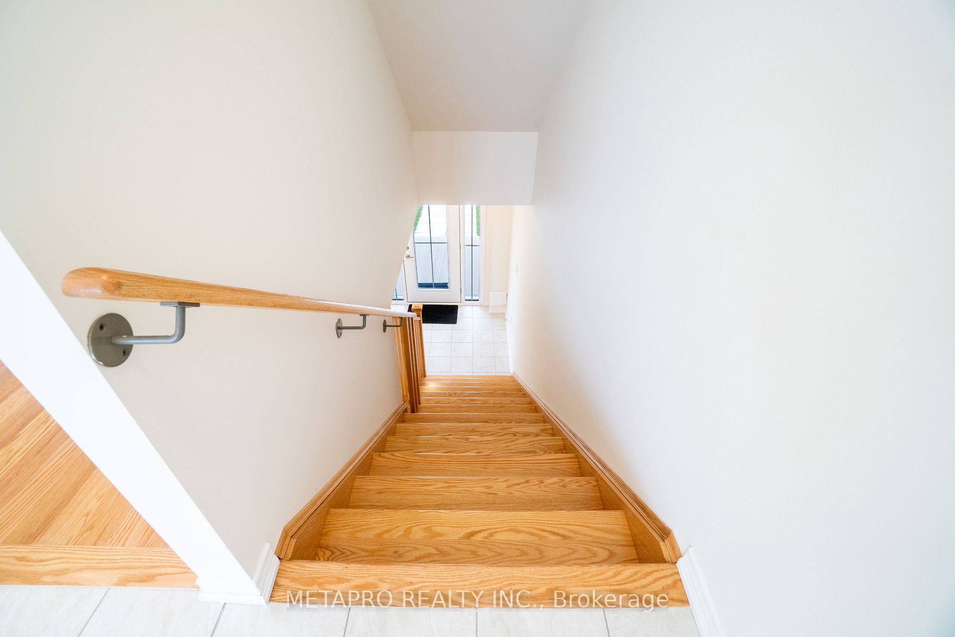 30 Bee Cres