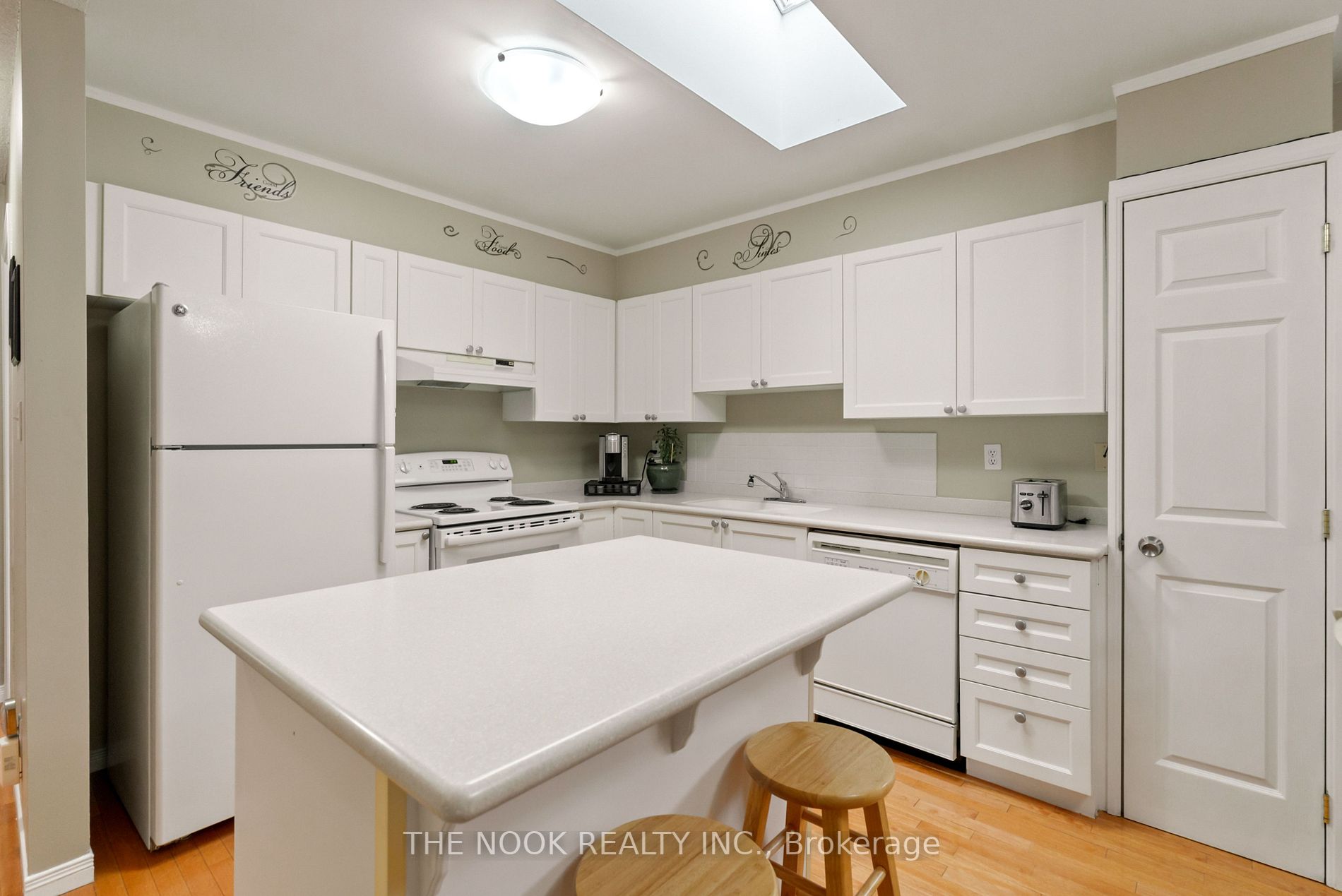 1021 Field Crt