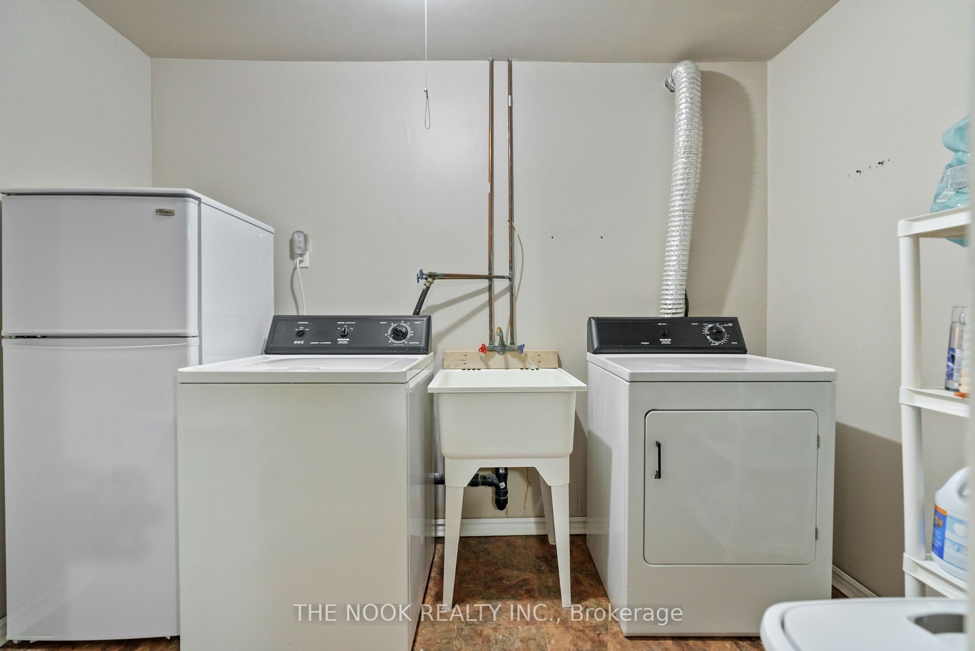 1021 Field Crt