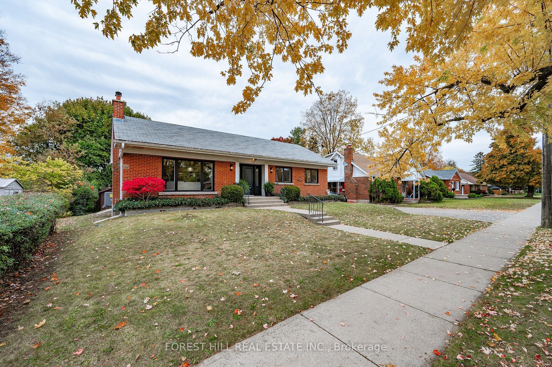 112 Queensway Dr