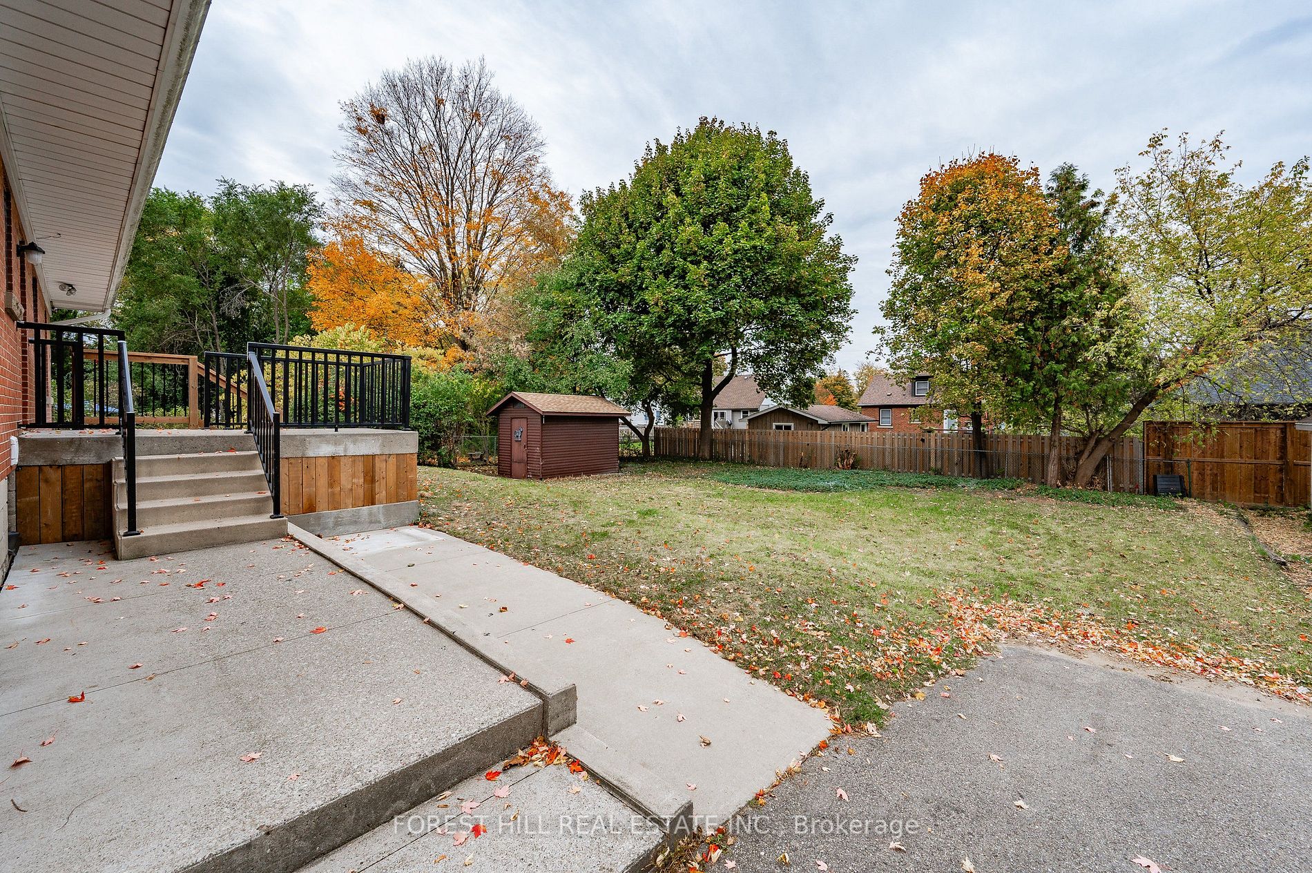 112 Queensway Dr