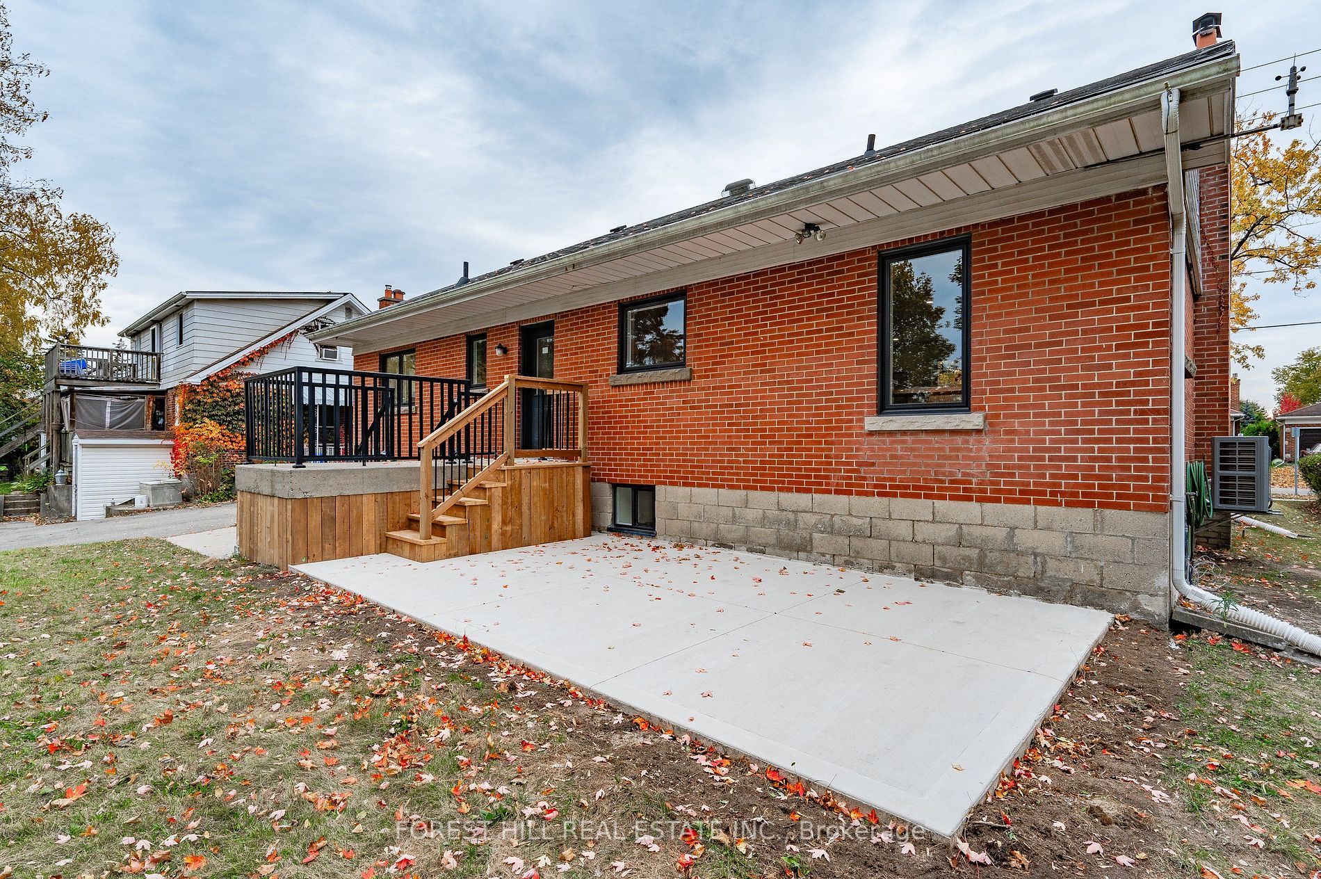 112 Queensway Dr
