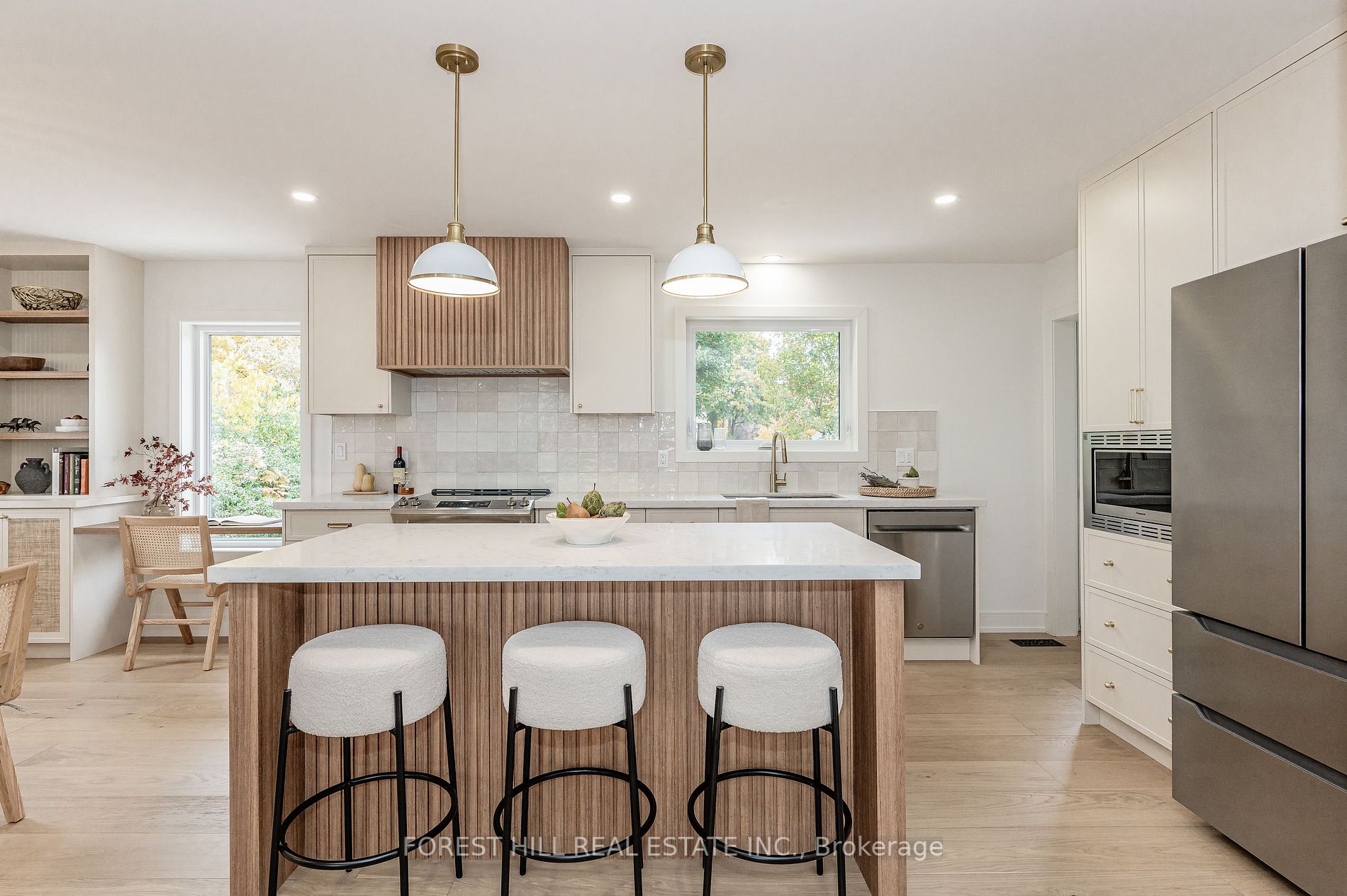 112 Queensway Dr