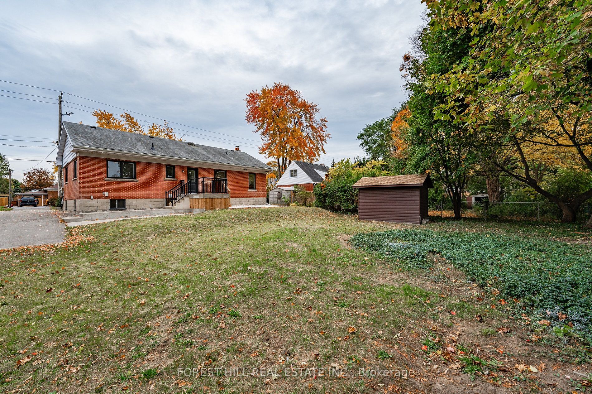 112 Queensway Dr