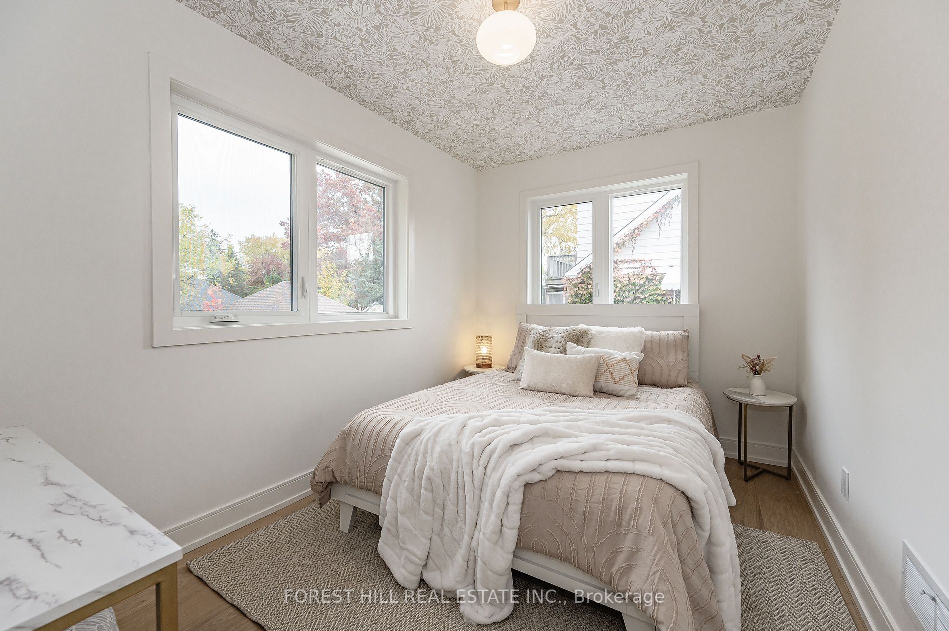 112 Queensway Dr