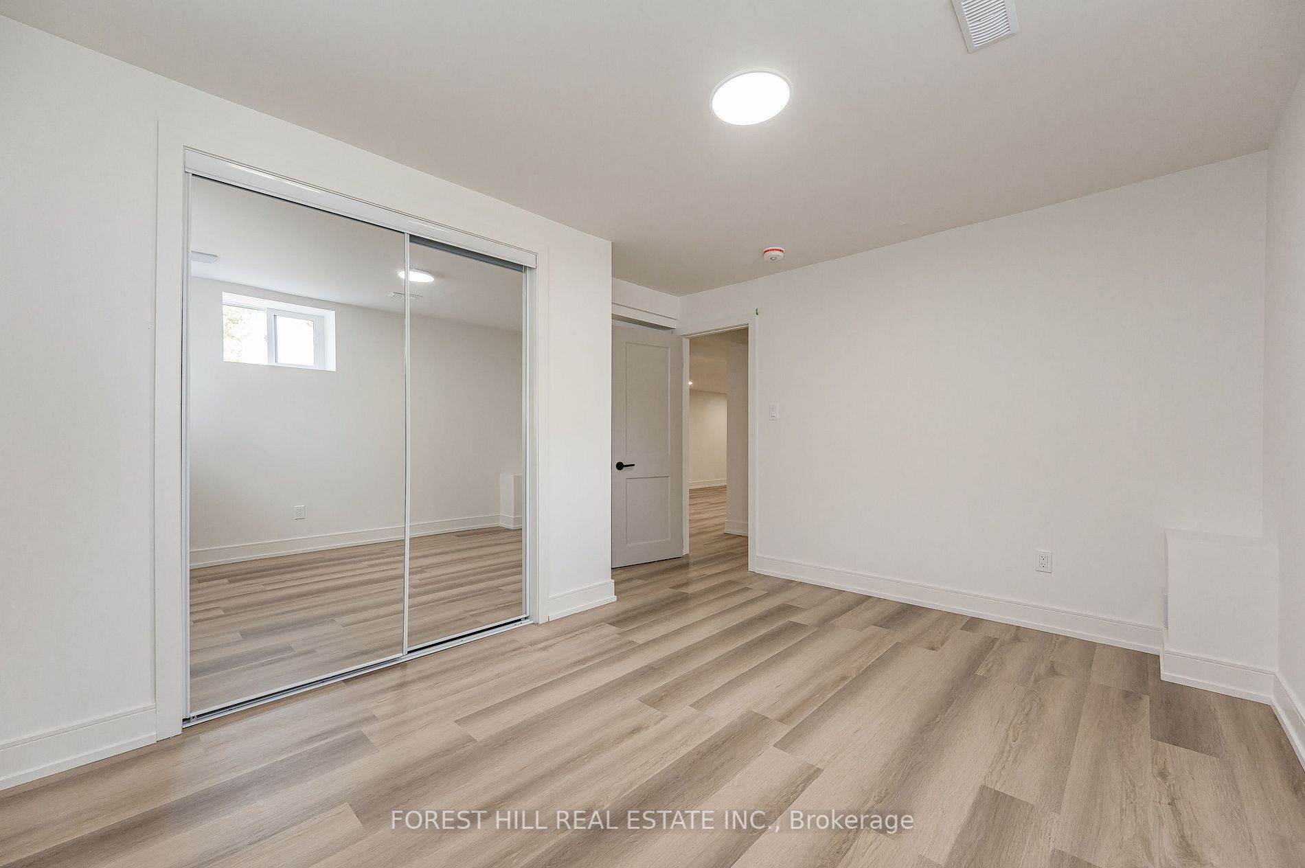 112 Queensway Dr