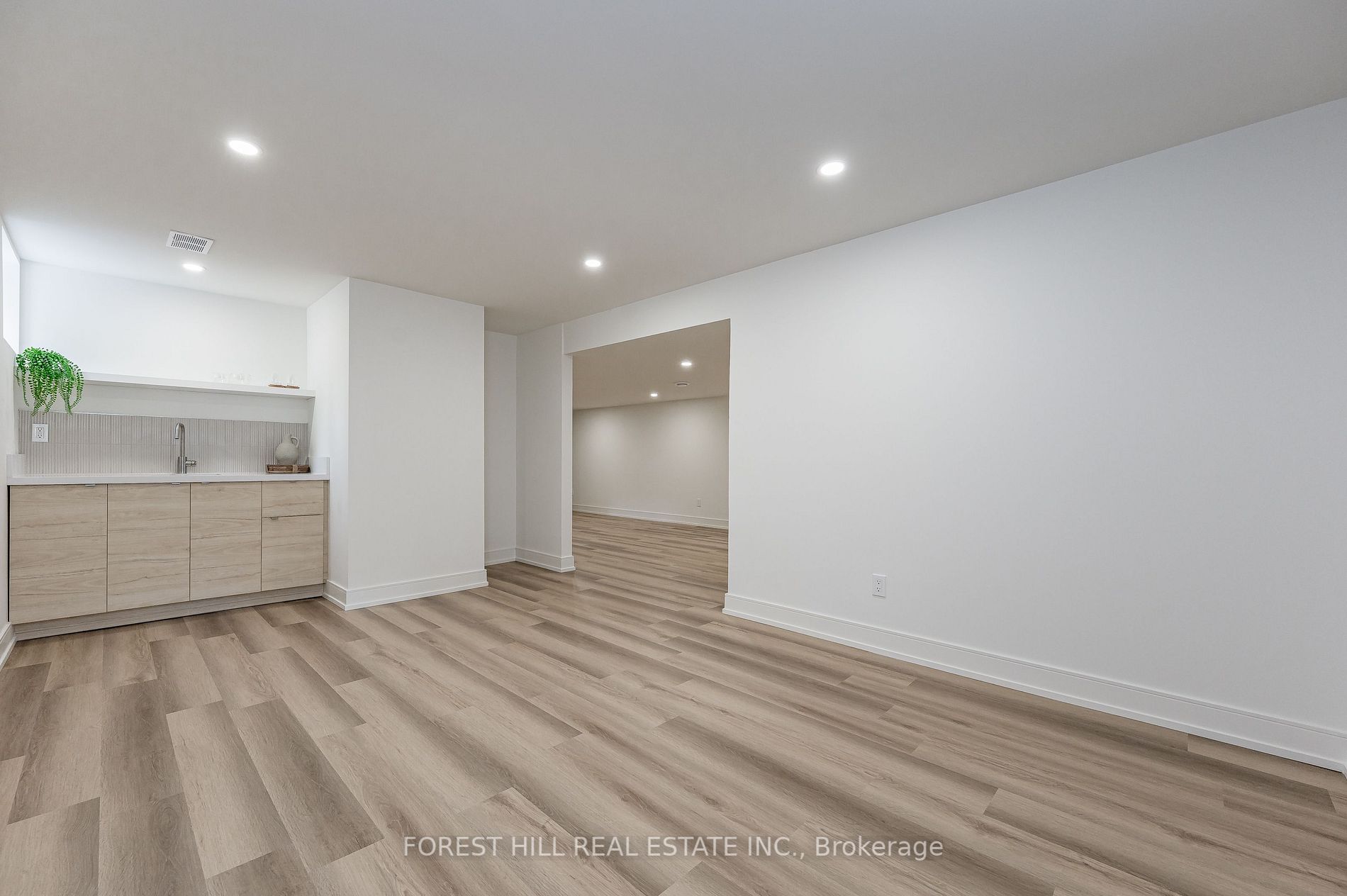 112 Queensway Dr