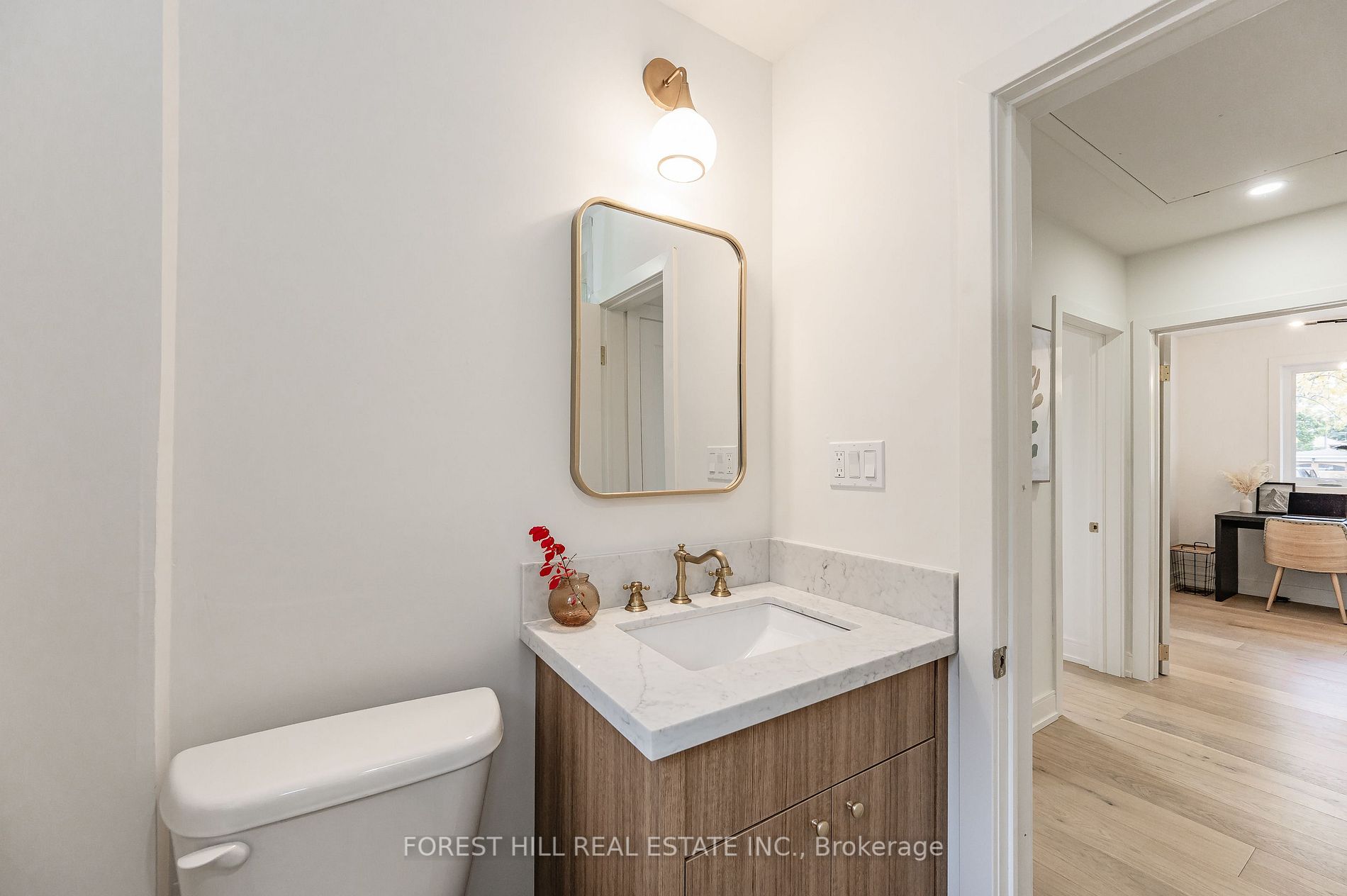 112 Queensway Dr