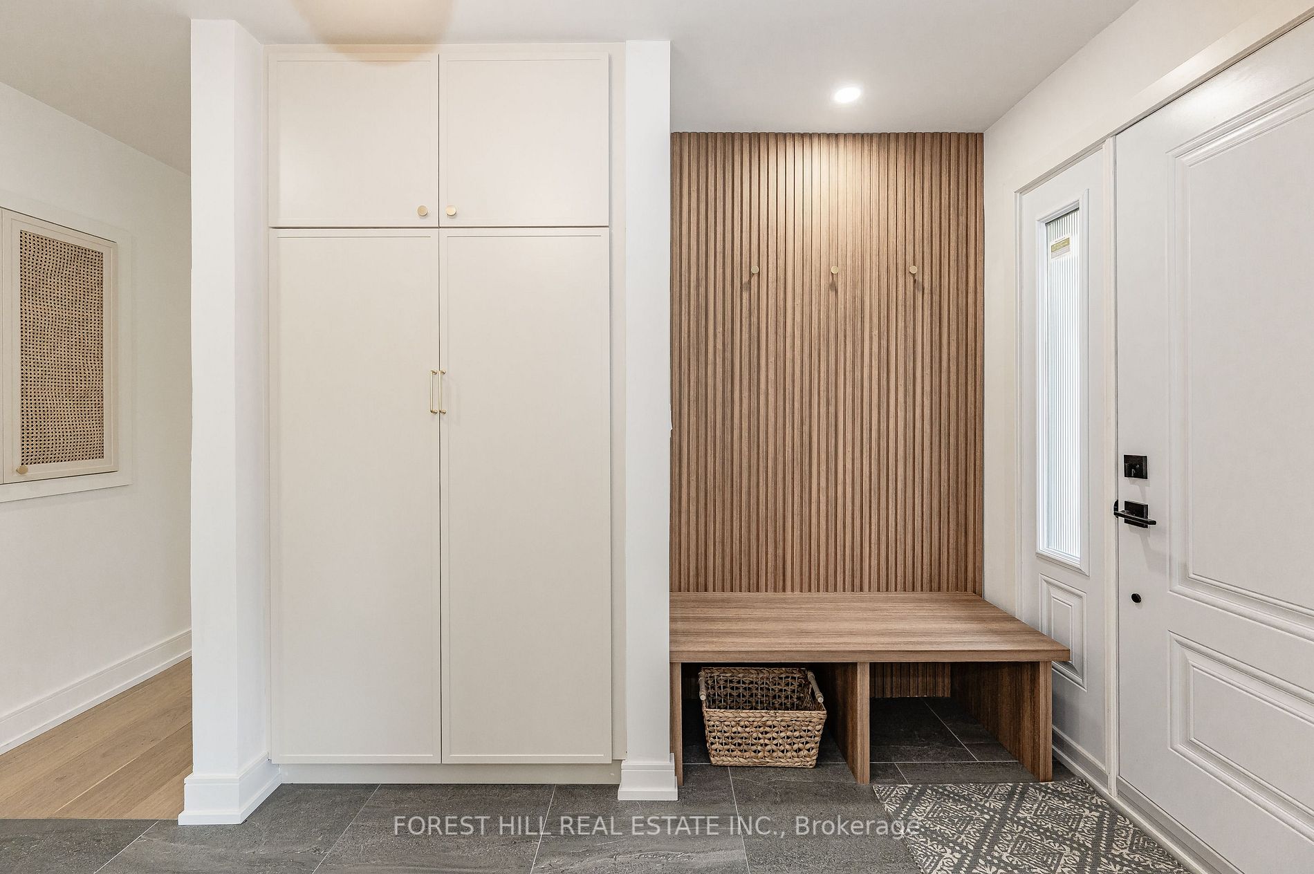 112 Queensway Dr