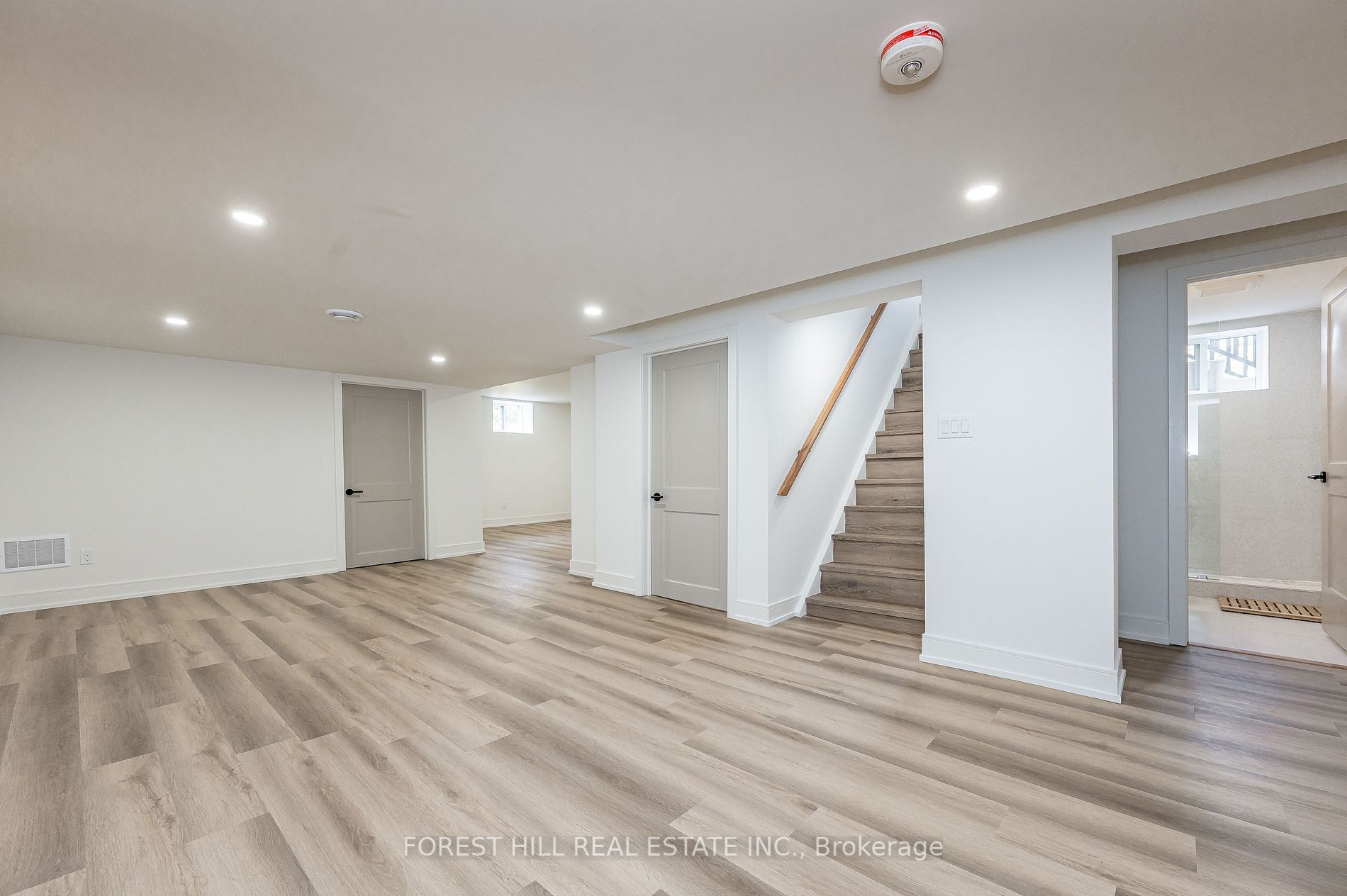 112 Queensway Dr