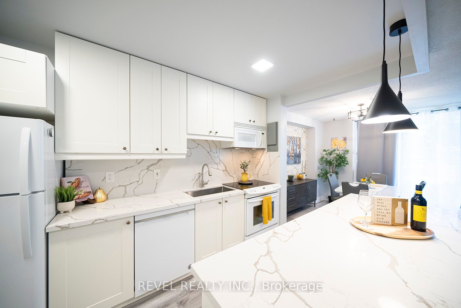 1968 Main St W, #305