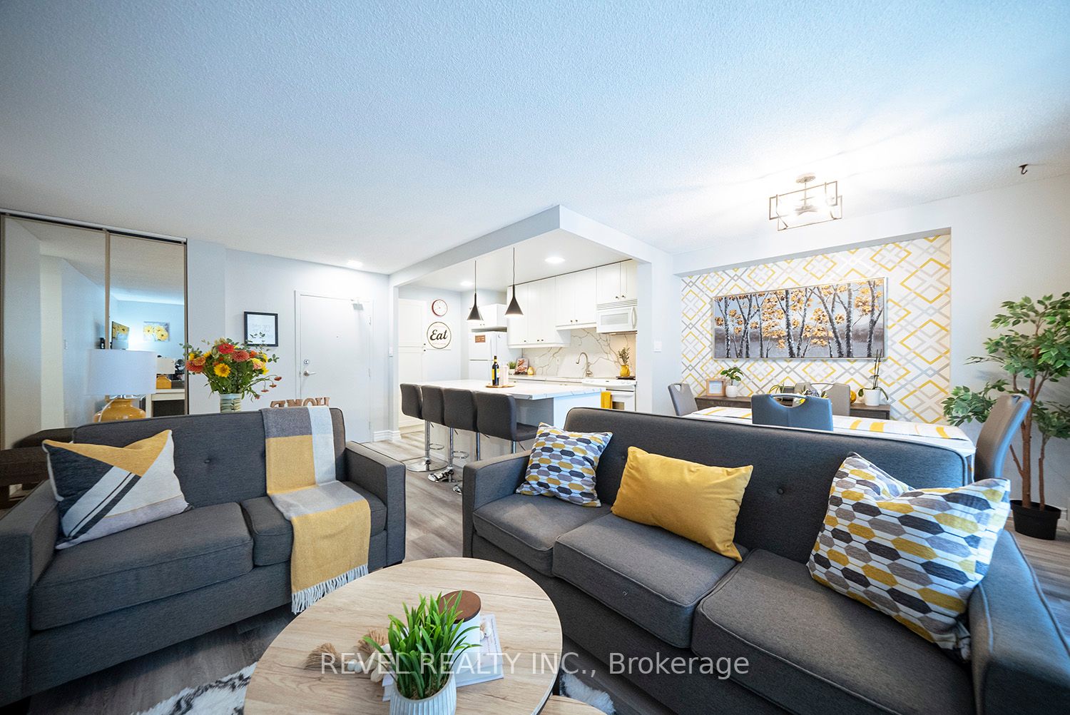 1968 Main St W, #305