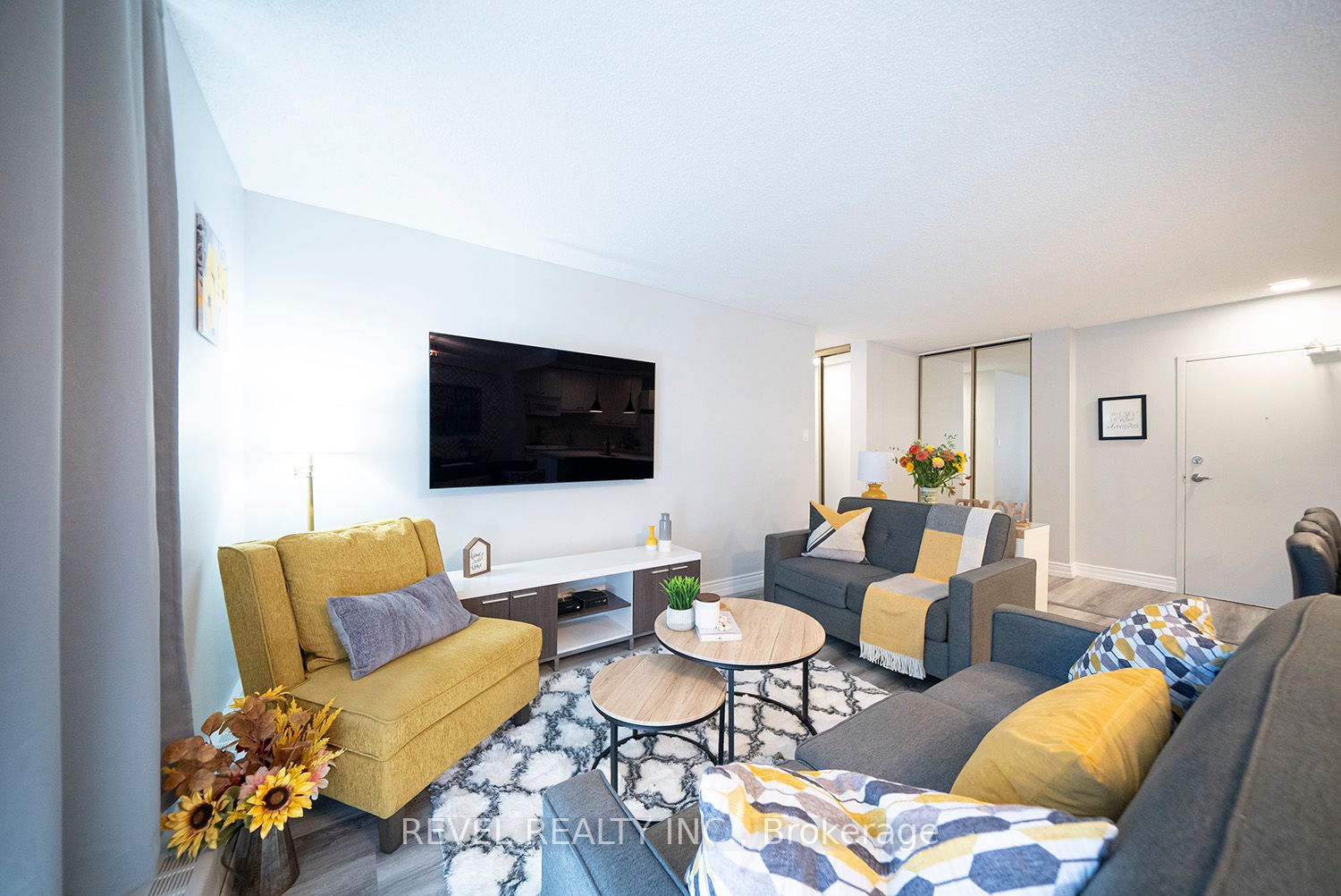 1968 Main St W, #305