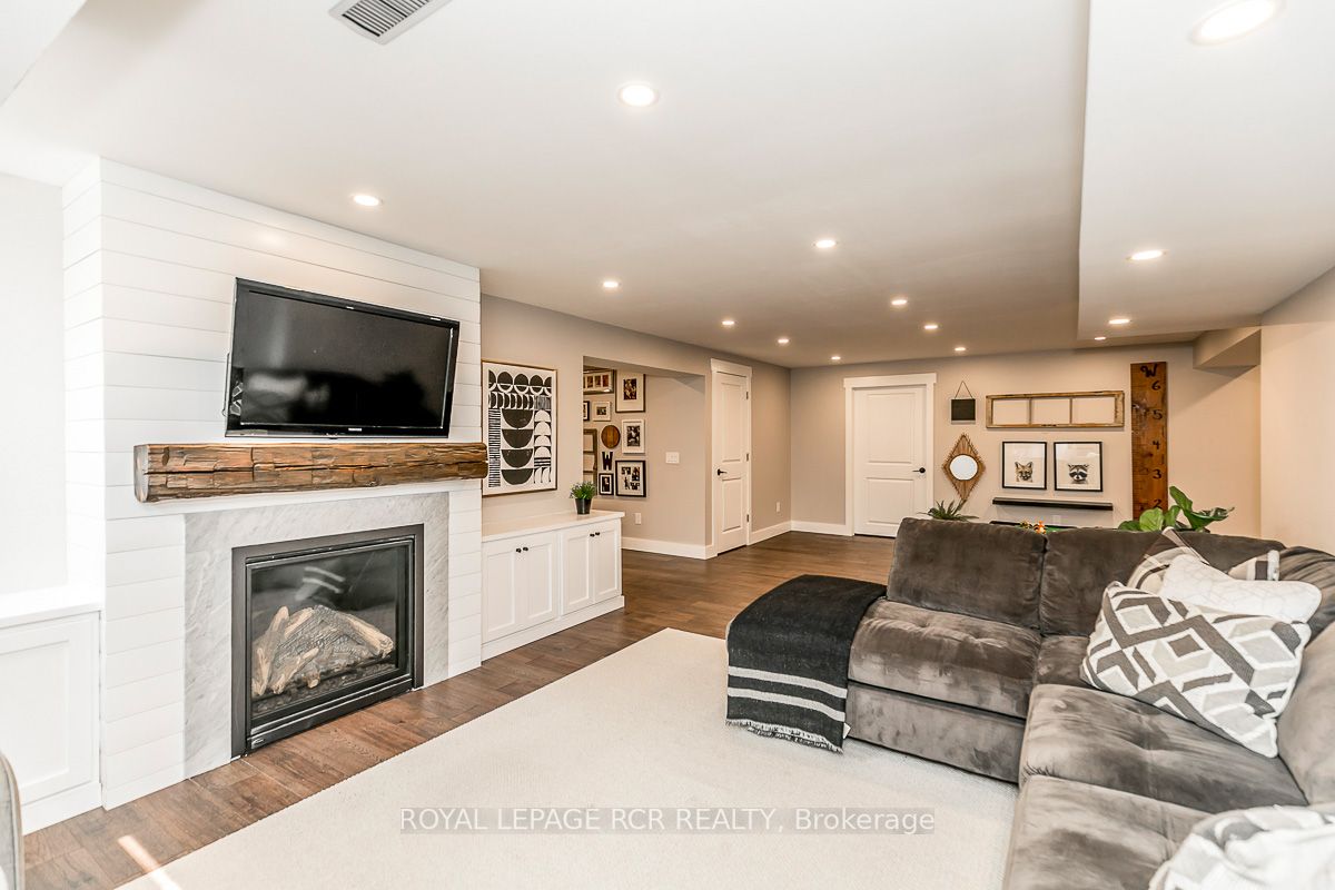 17 Nature's Landing Dr