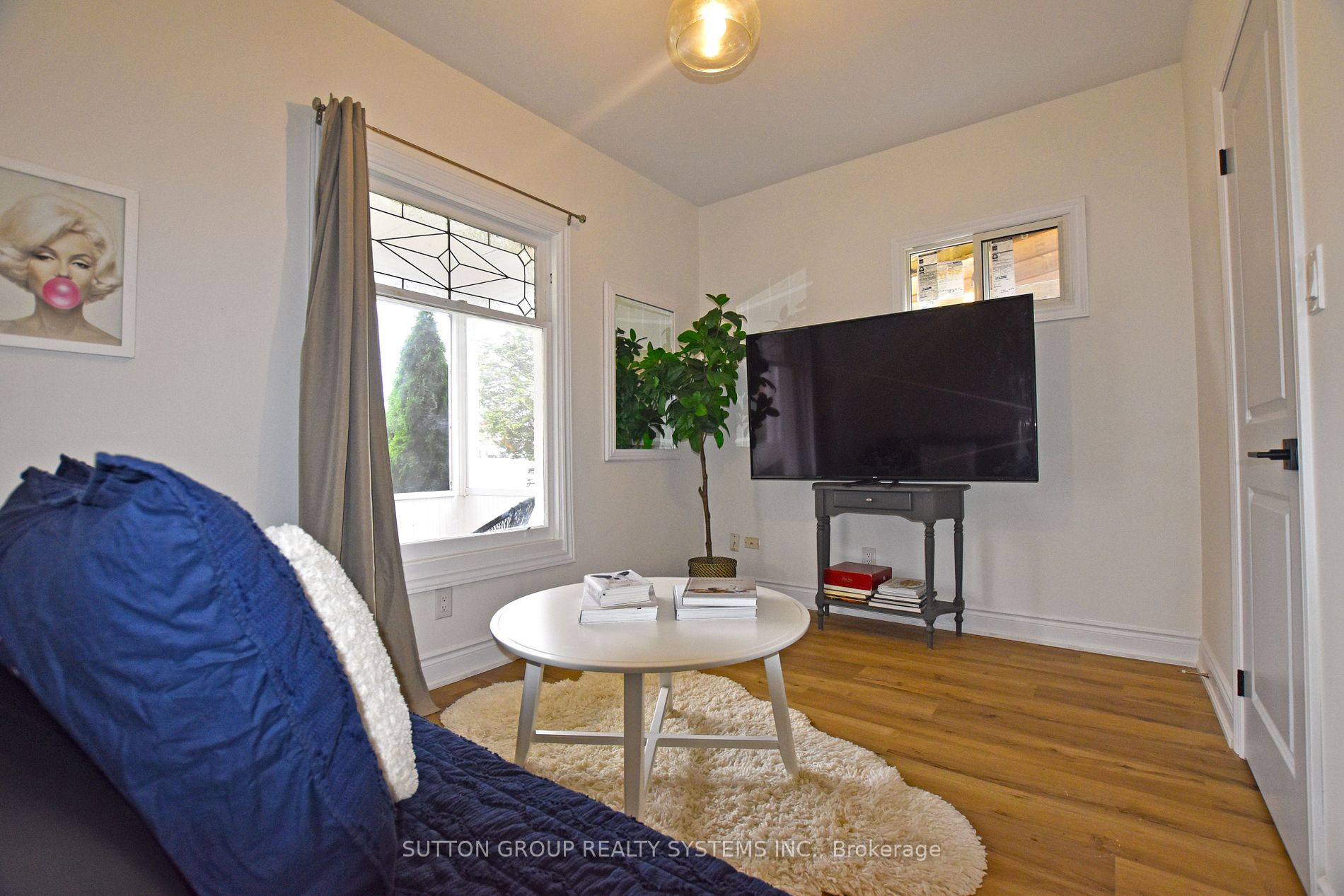 4743 Ryerson Cres