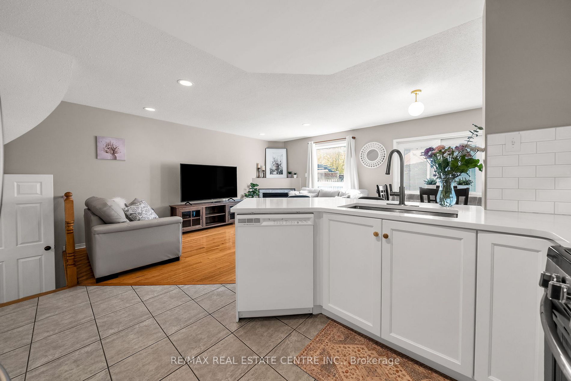 14 Sunters Crt
