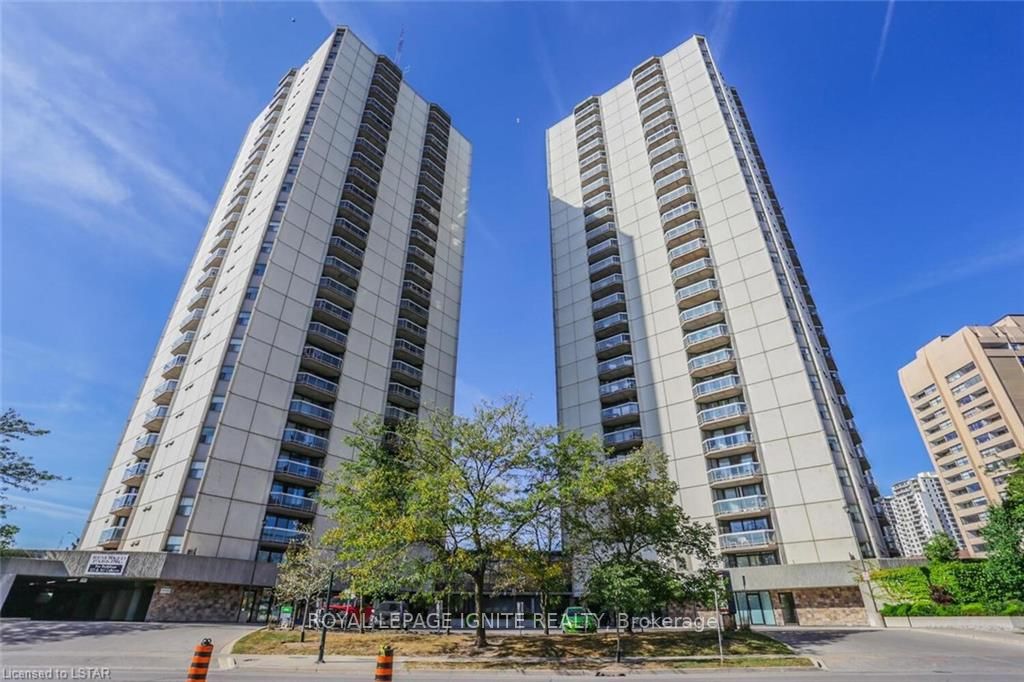 323 Colborne St, #706