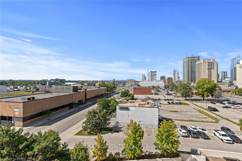 323 Colborne St, #706