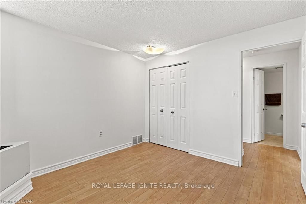 323 Colborne St, #706