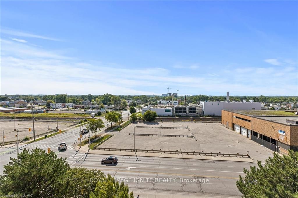 323 Colborne St, #706