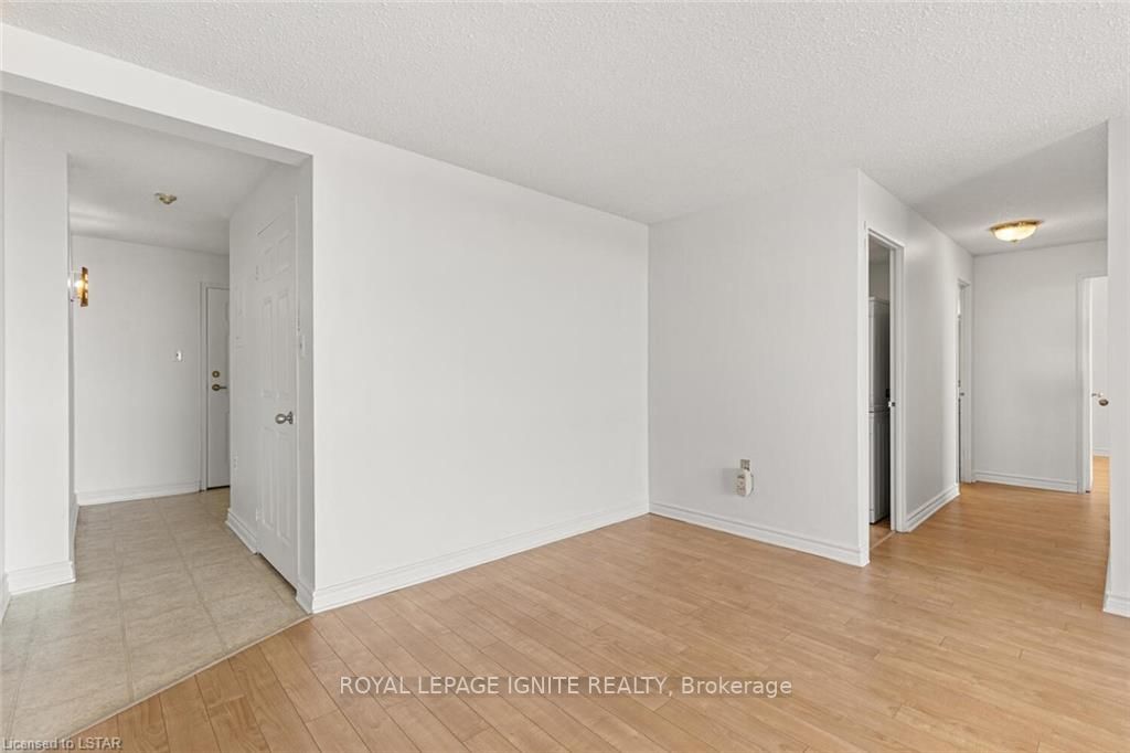 323 Colborne St, #706
