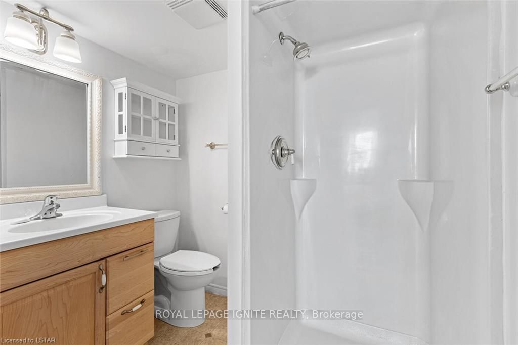 323 Colborne St, #706