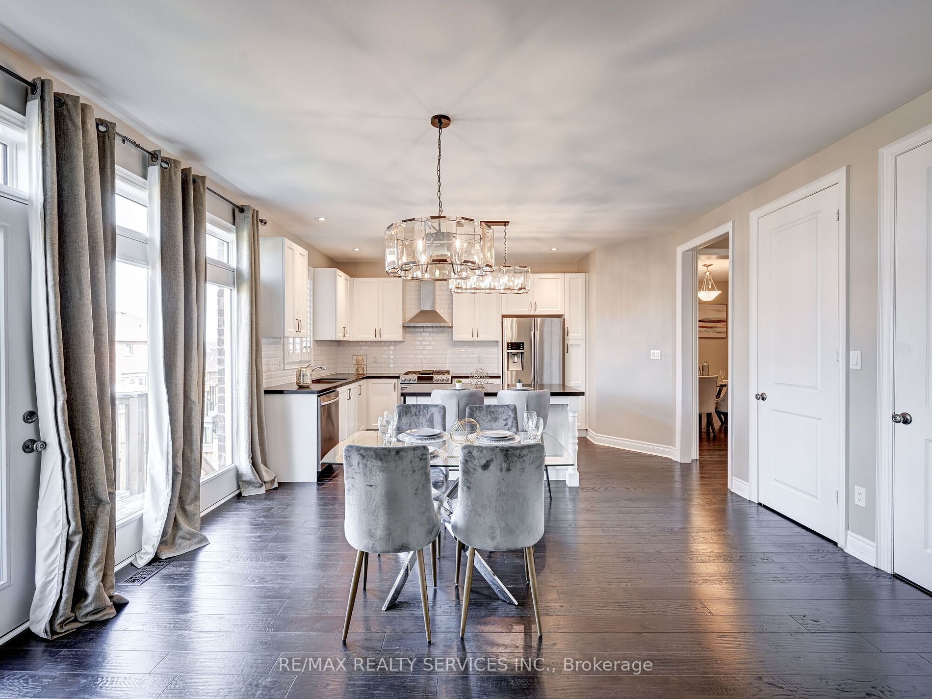 18 Skelton St