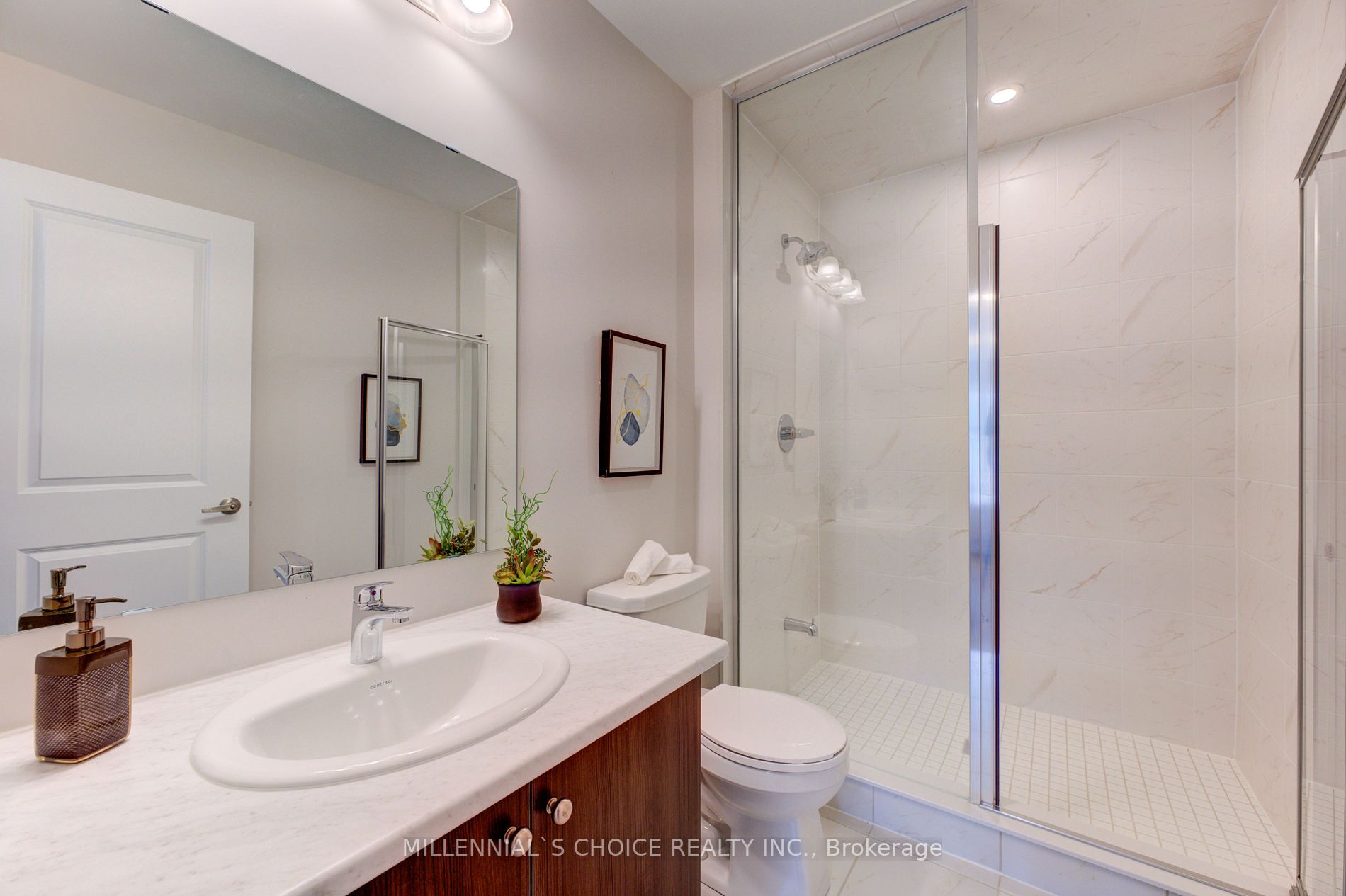 585 Colborne St E, #1004