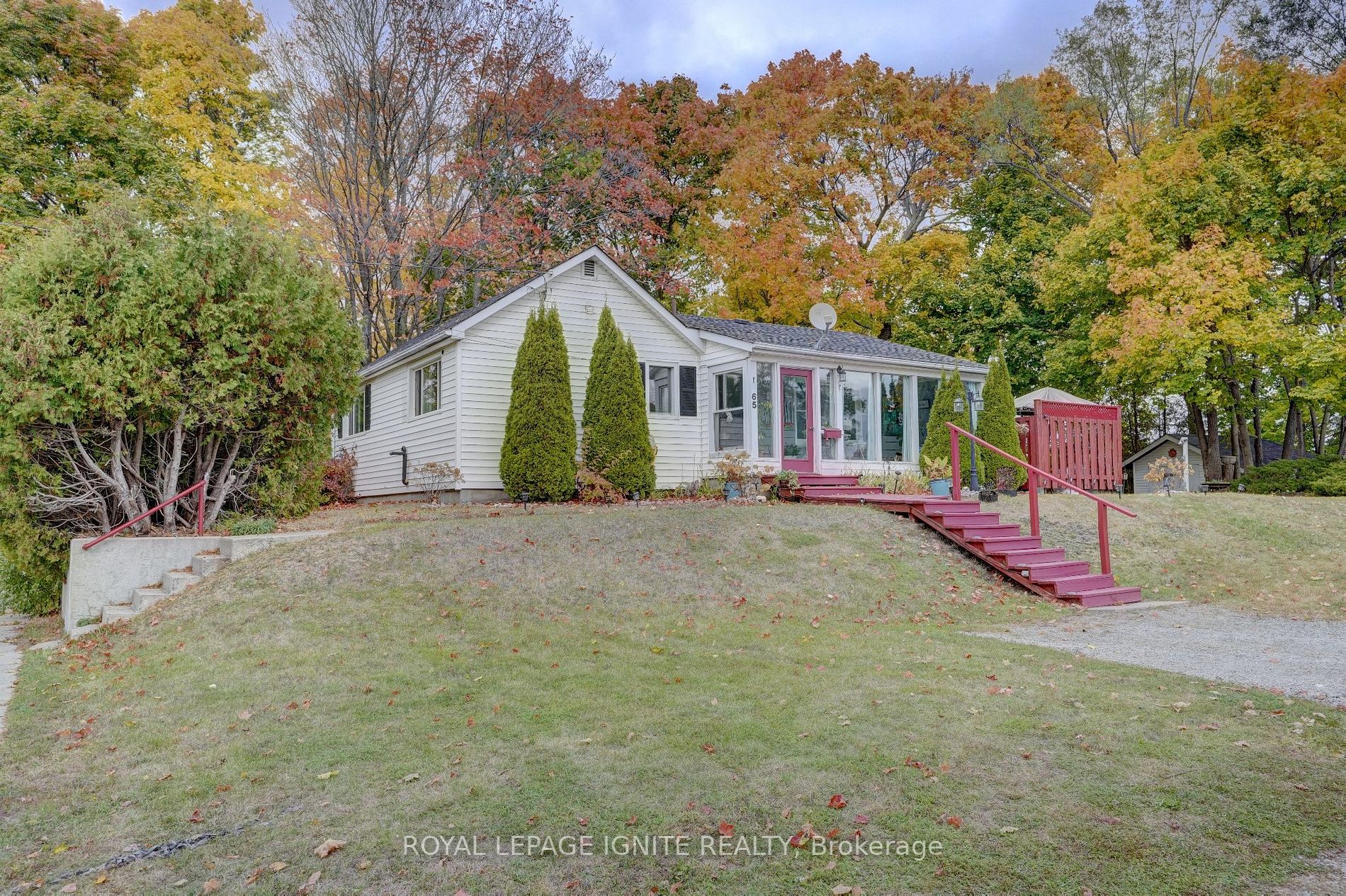 65 Victoria St N