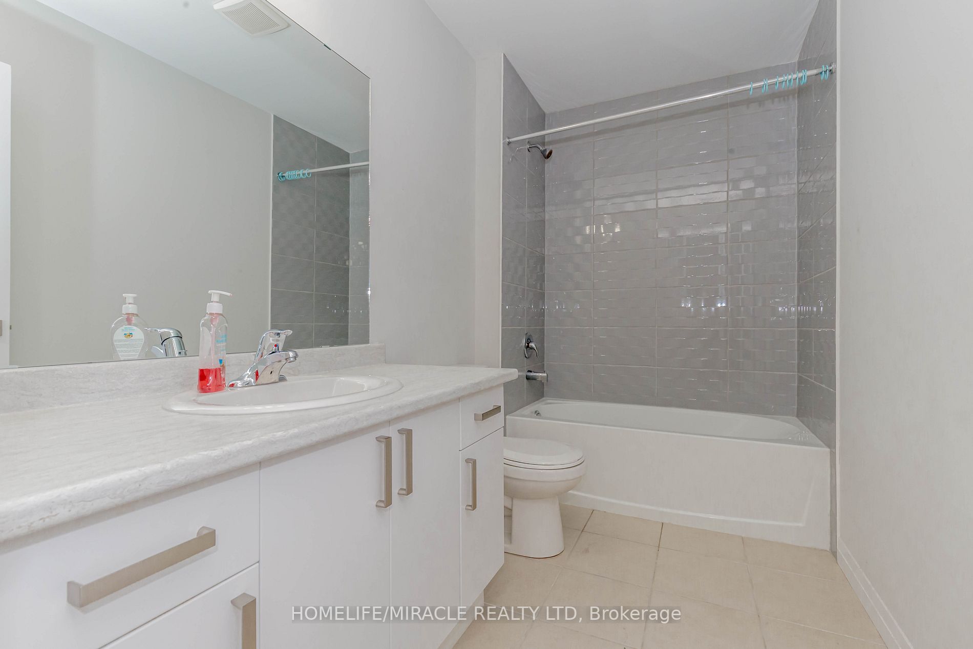 520 Grey St, #23