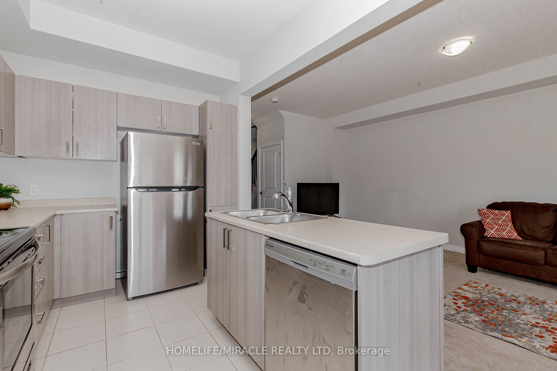 520 Grey St, #23