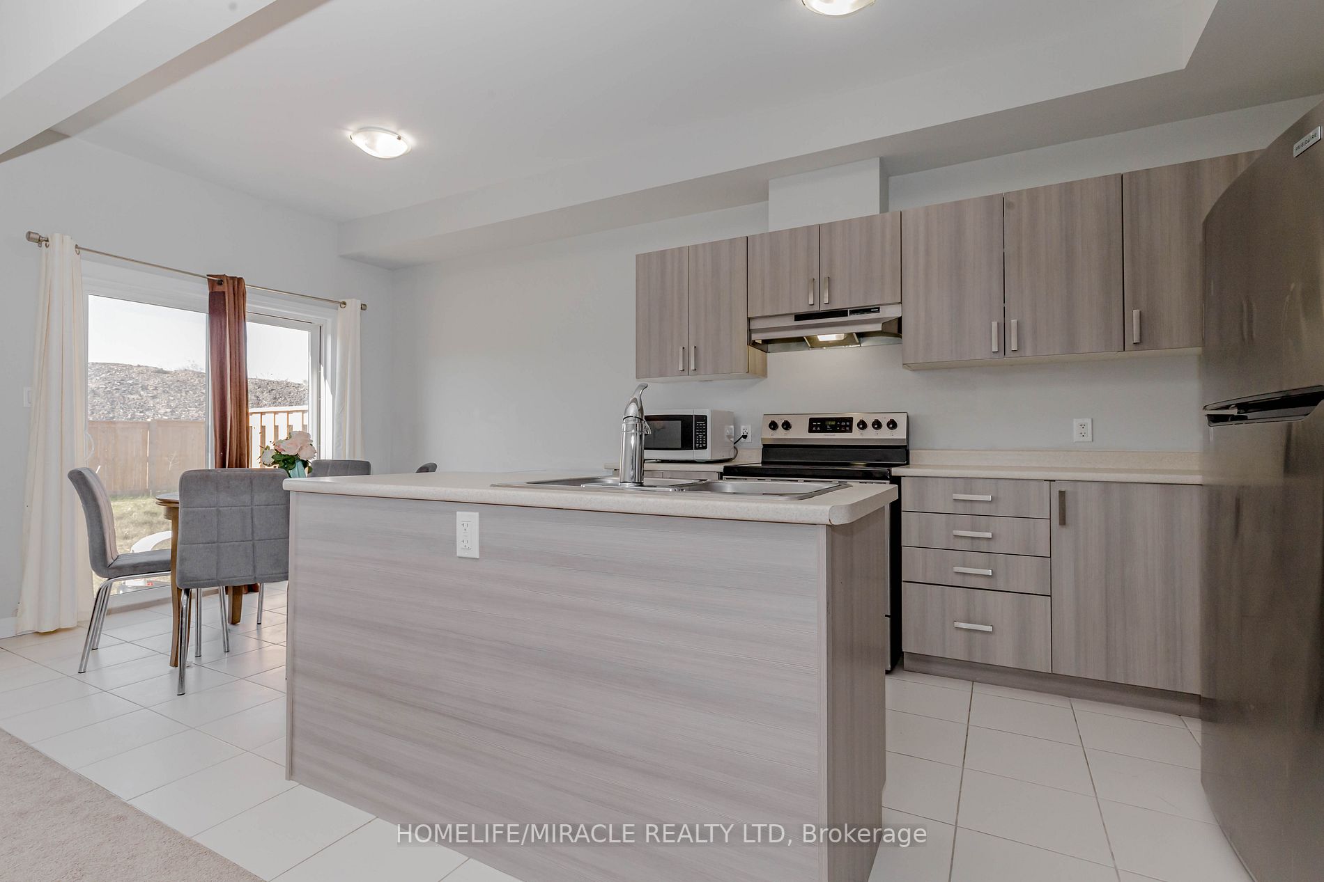 520 Grey St, #23