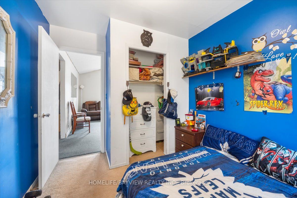 206 Lakeshore Dr E