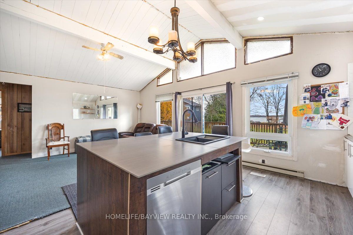 206 Lakeshore Dr E