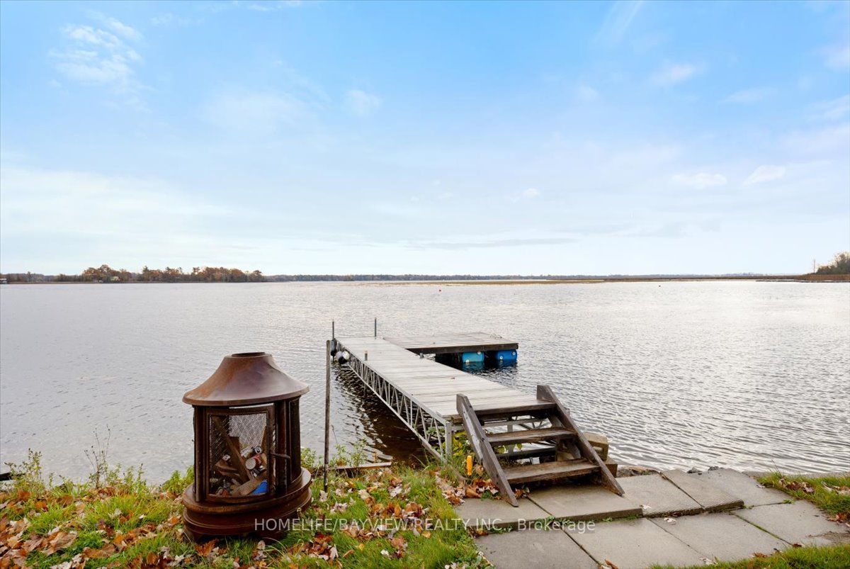 206 Lakeshore Dr E