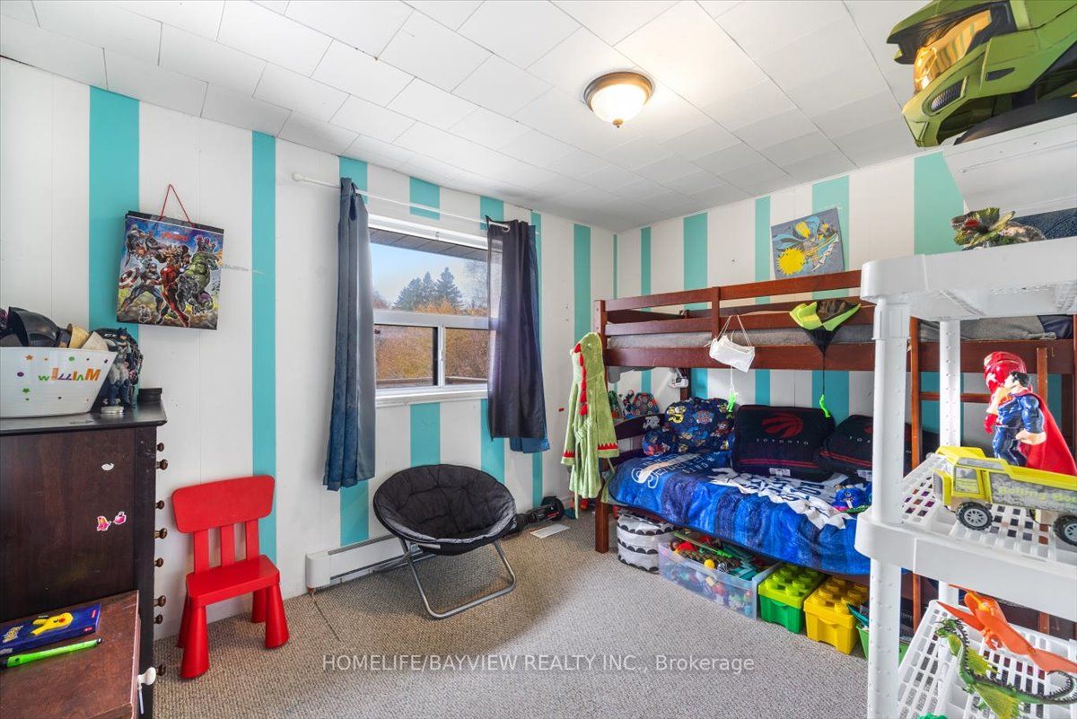 206 Lakeshore Dr E