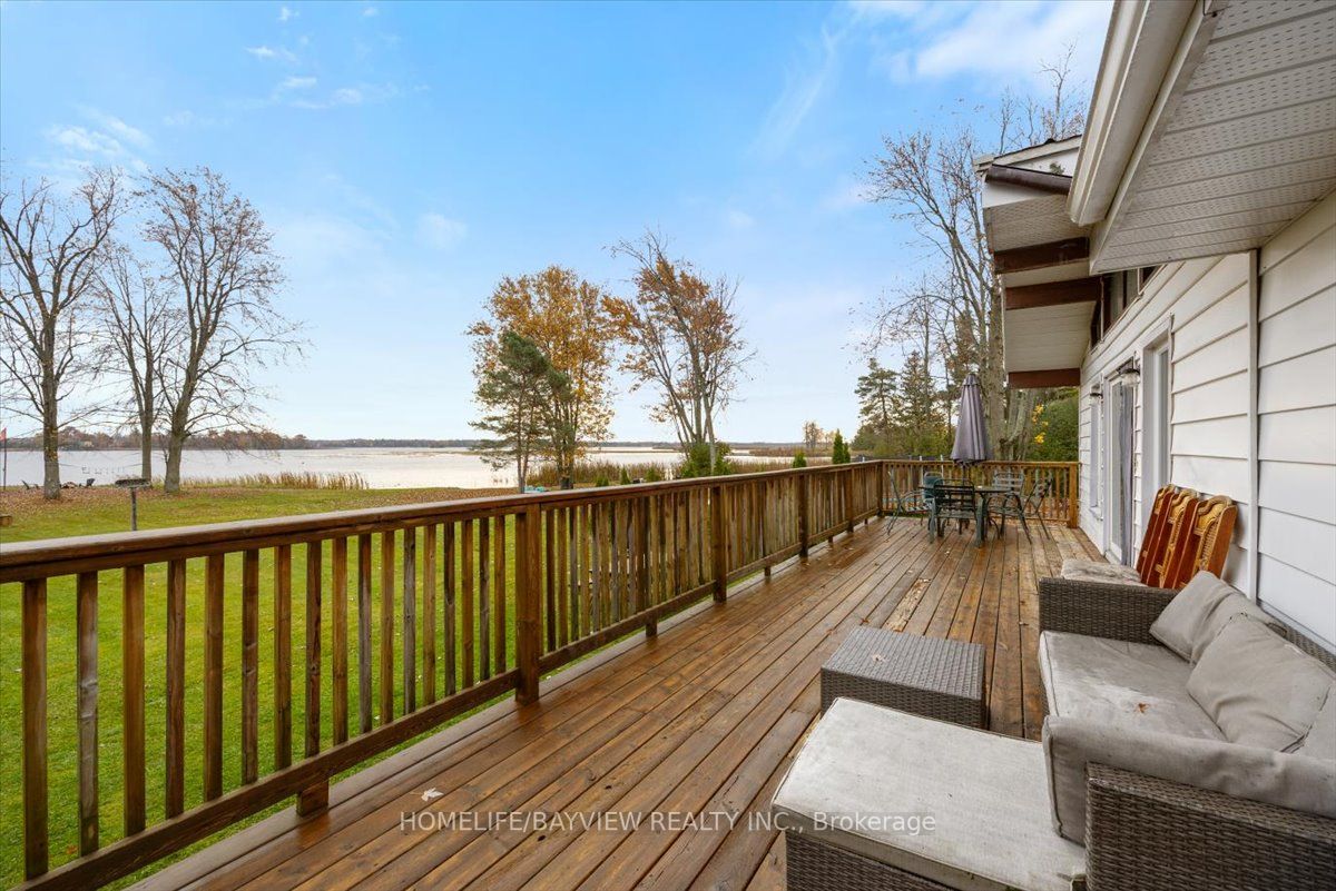 206 Lakeshore Dr E