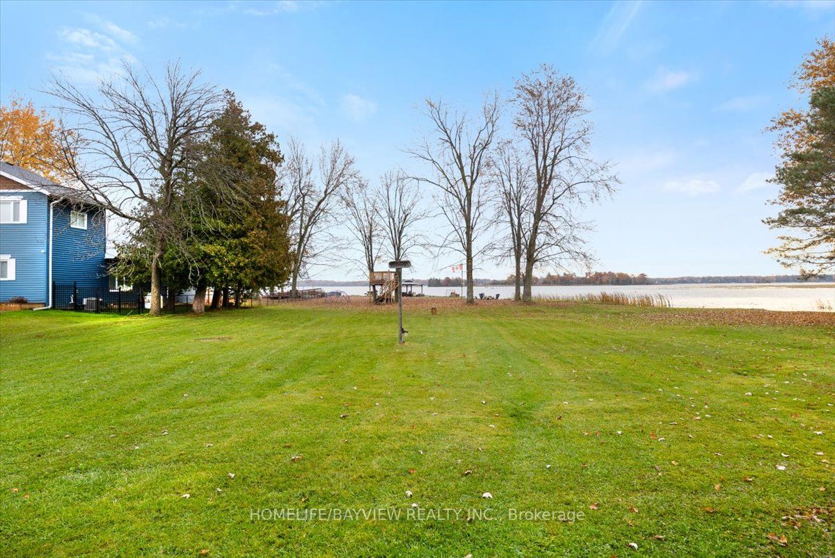 206 Lakeshore Dr E