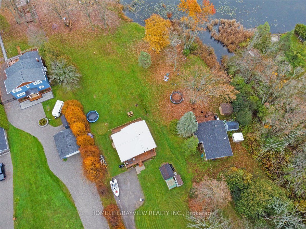 206 Lakeshore Dr E