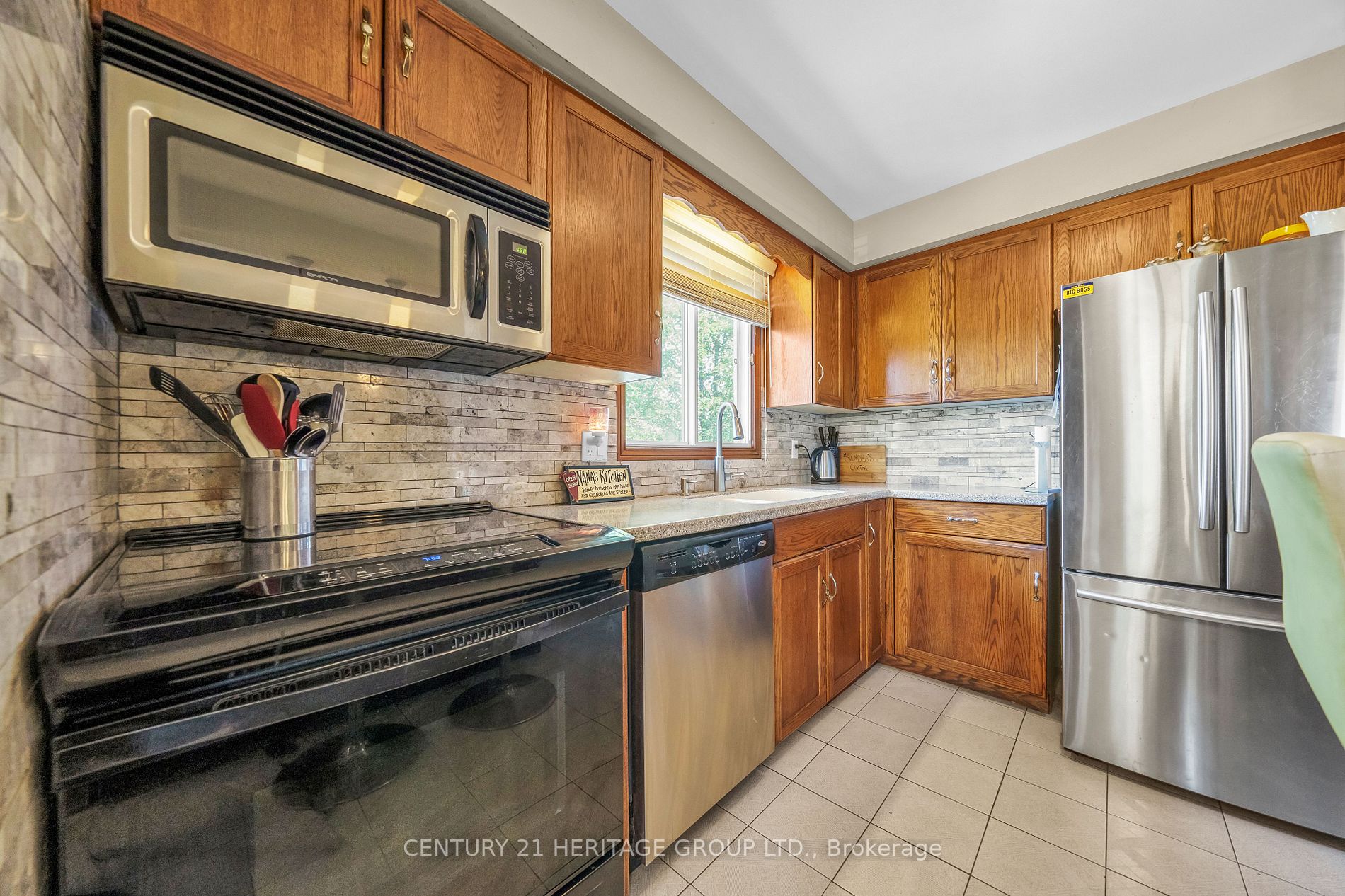 3929 Vineyard Crescent